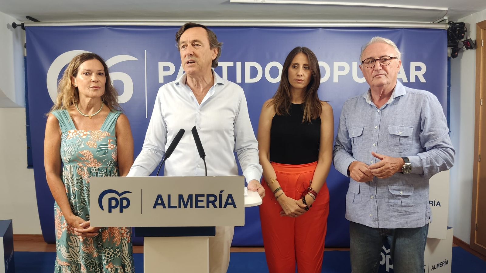 Rafael Hernando, junto a Ana Mtnez. Labella, Belén López  y Jesús Caicedo.