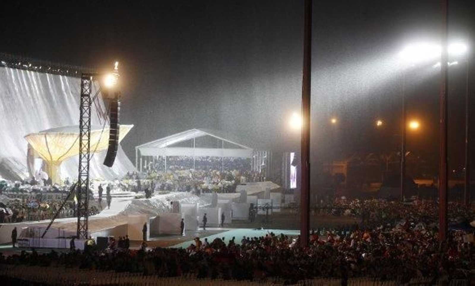Siete heridos por la caída de carpas a causa de la tormenta