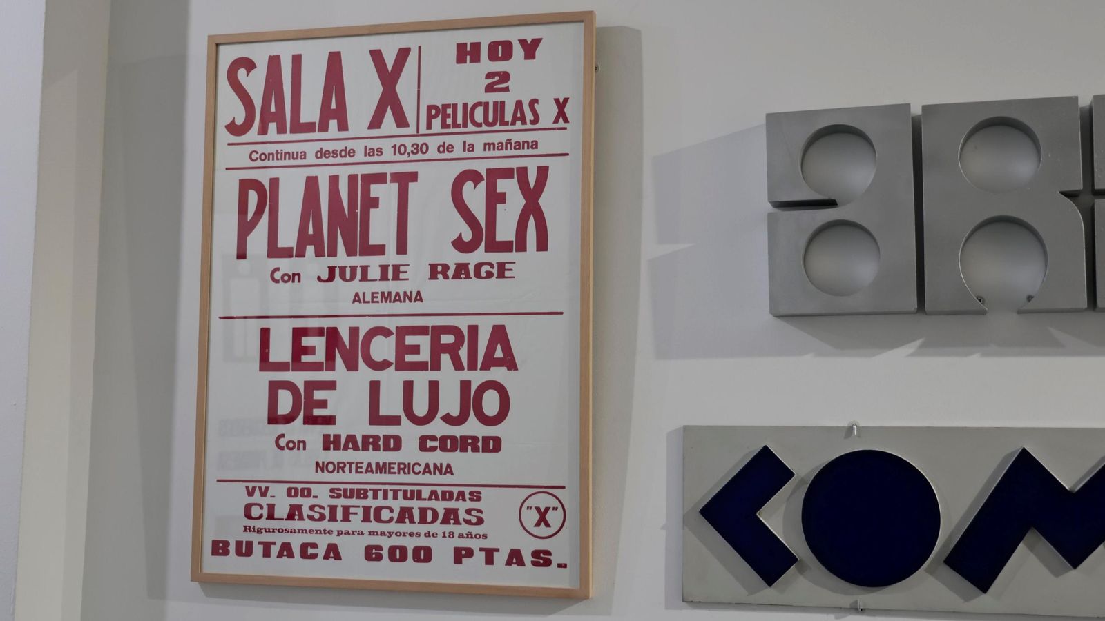 Uno de los carteles de la extinta Sala X, ubicada en la calle Amor de Dios.
