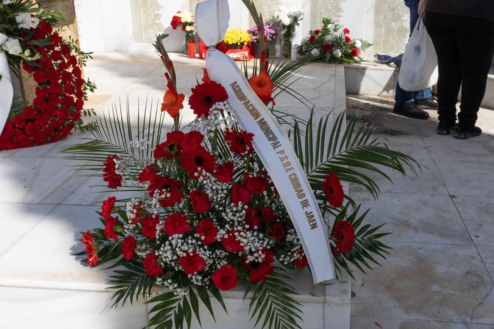 Día de Los Santos en el cementerio de San Fernando y San Eufrasio de Jaén, en imágenes