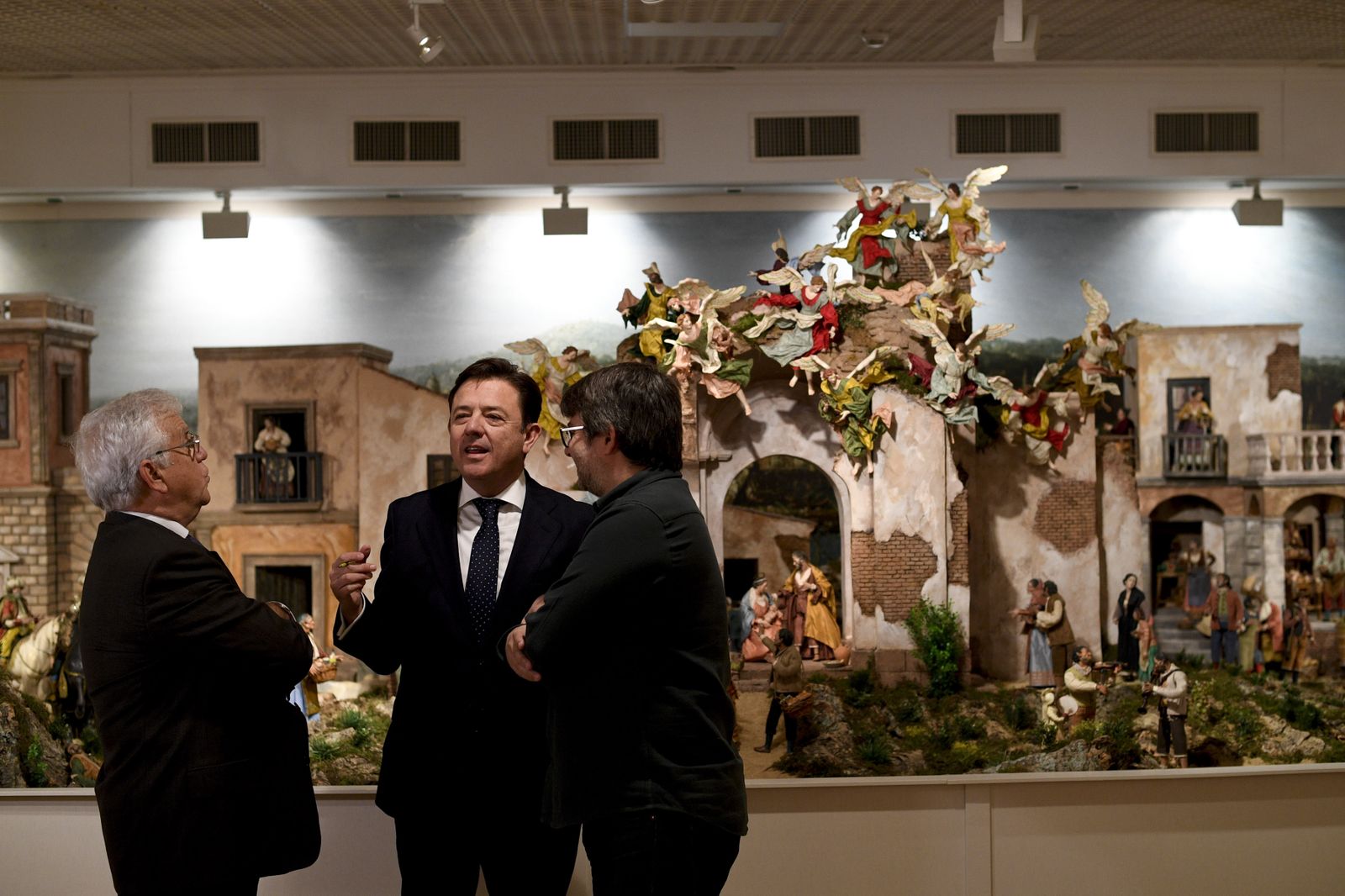 Así son los 130 belenes del mundo de Puerta Real en Granada