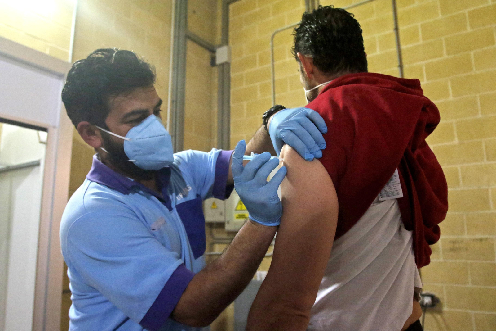 Las fotos de la vacunación contra el coronavirus en Vista Alegre a los profesores de Córdoba