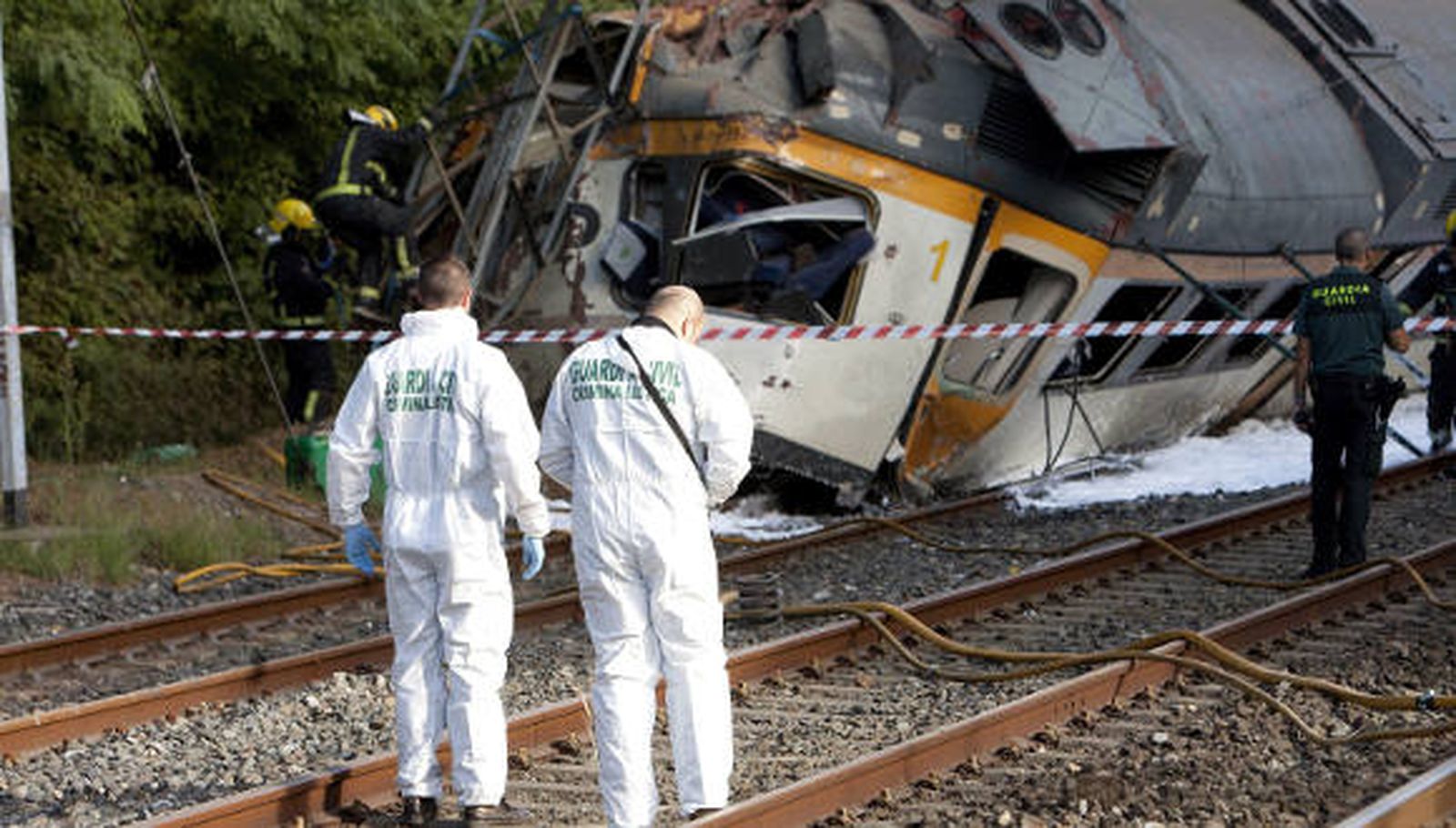 Cuatro muertos y decenas de heridos al descarrilar un tren en Pontevedra