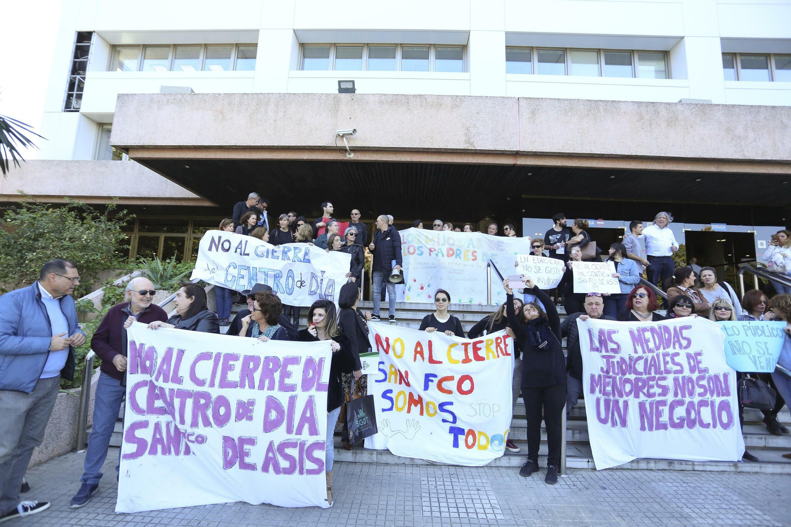 La manifestación por la huelga educativa en Málaga, en fotos