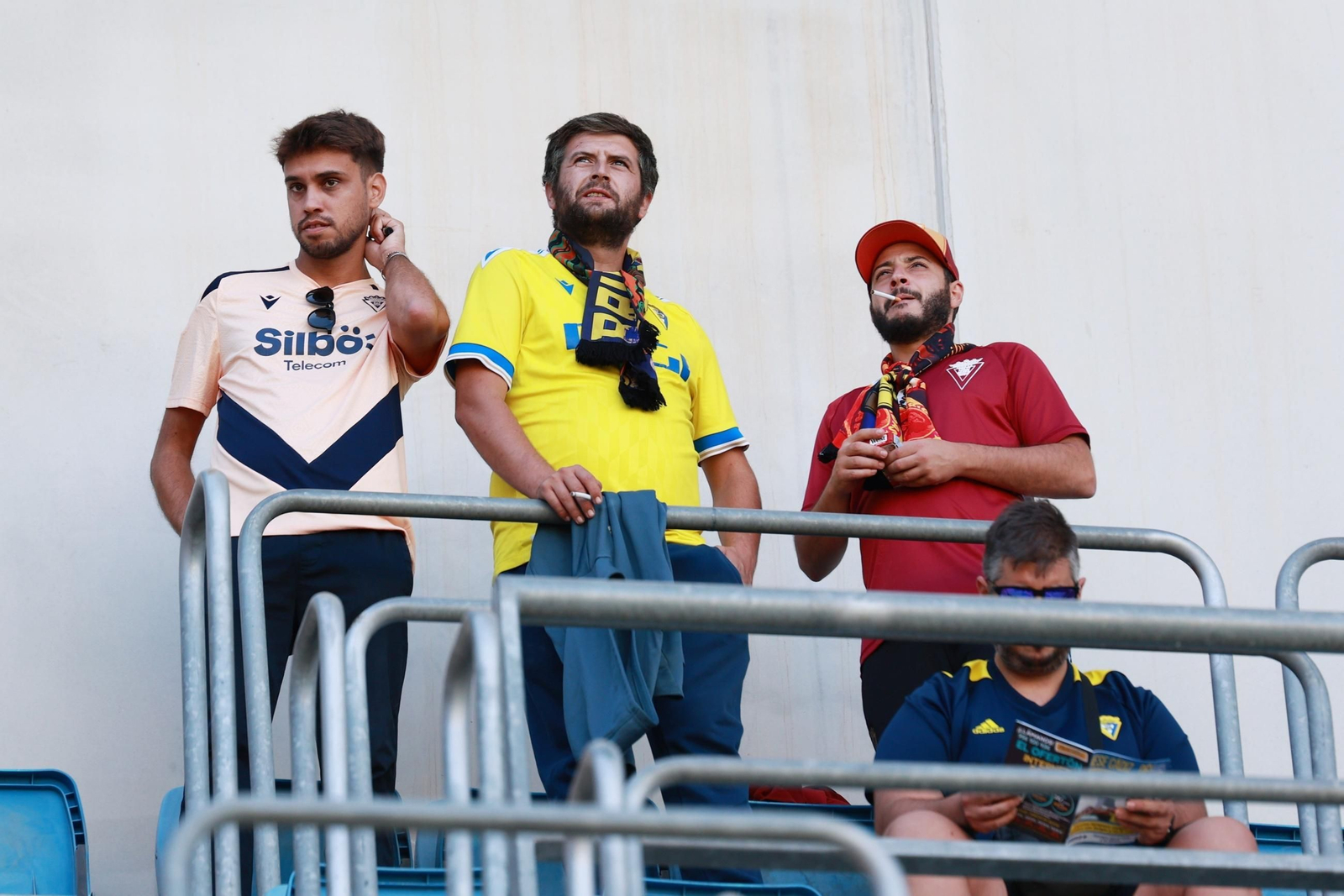 Búscate entre las fotos del partido de fútbol Cádiz CF - CD Eldense