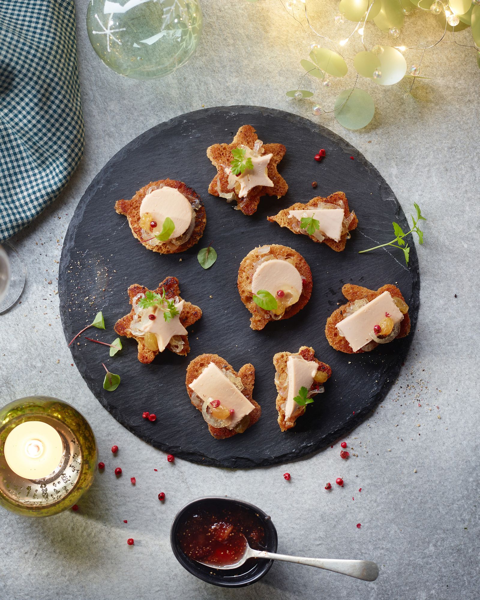 Voie gras sobre tostaditas.