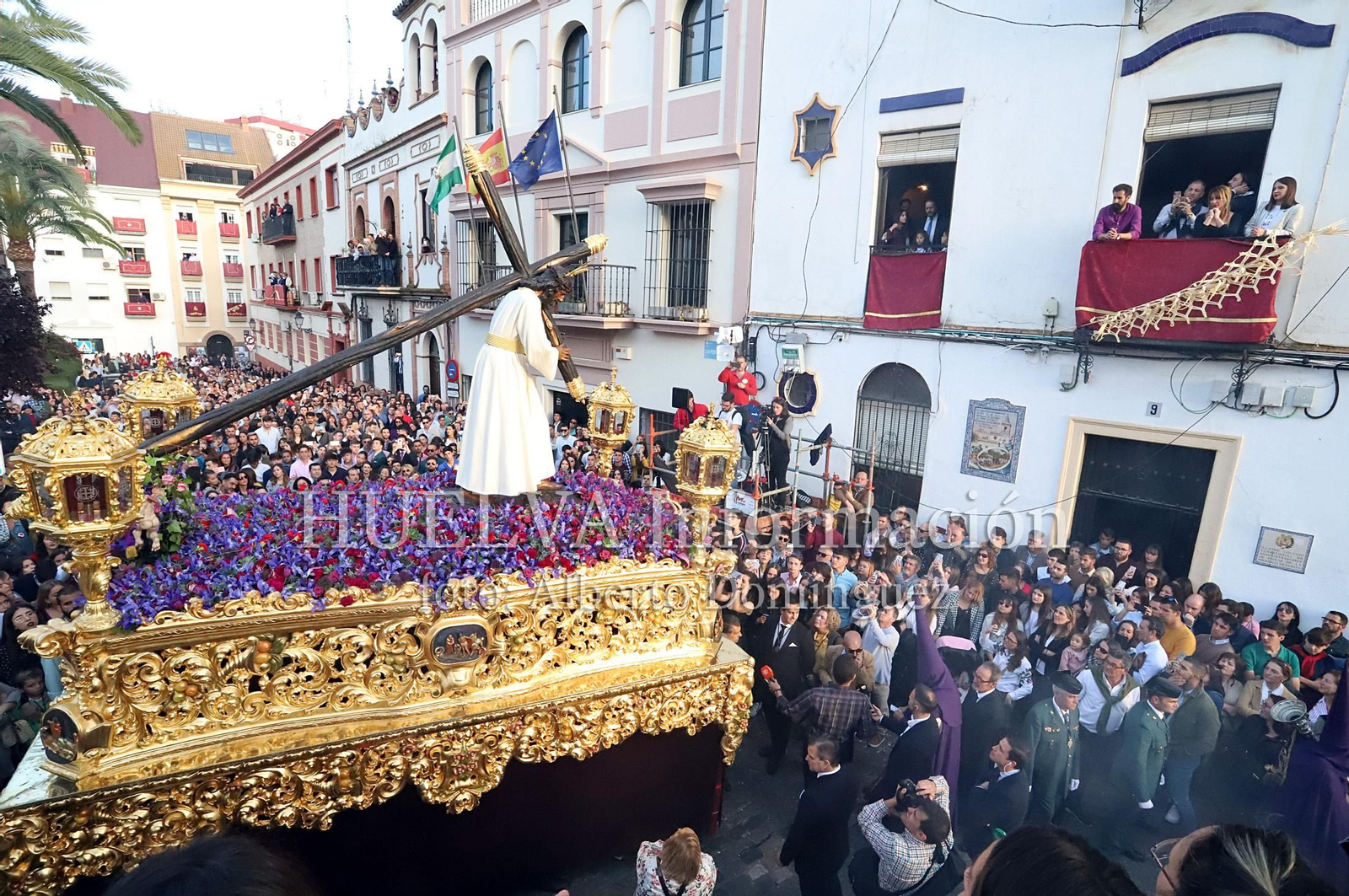 Imágenes de la procesión de Pasión en Huelva