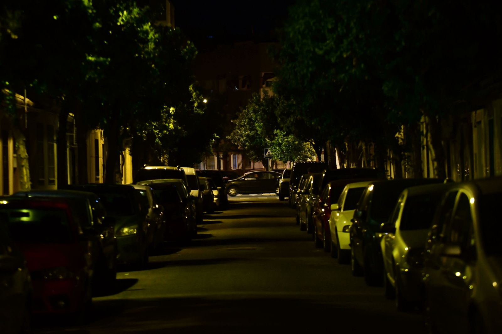 Calle a oscuras del Campo de la Verdad.