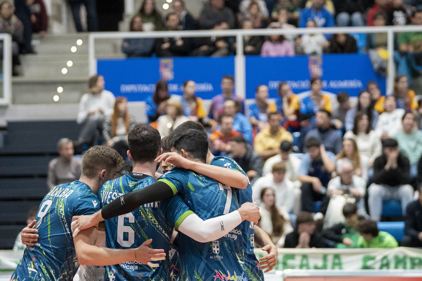 Las imágenes del partido entre Unicaja Costa de Almería y Pamesa Teruel de Superliga de voleibol