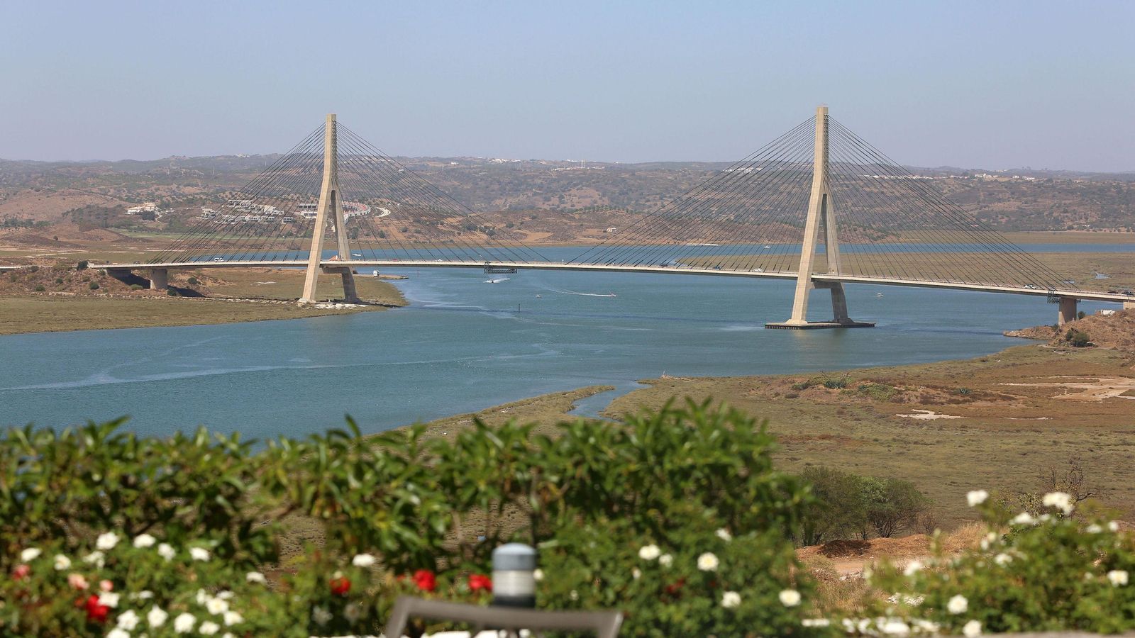 Puente internacional de Ayamonte, frontera entre España y Portugal.