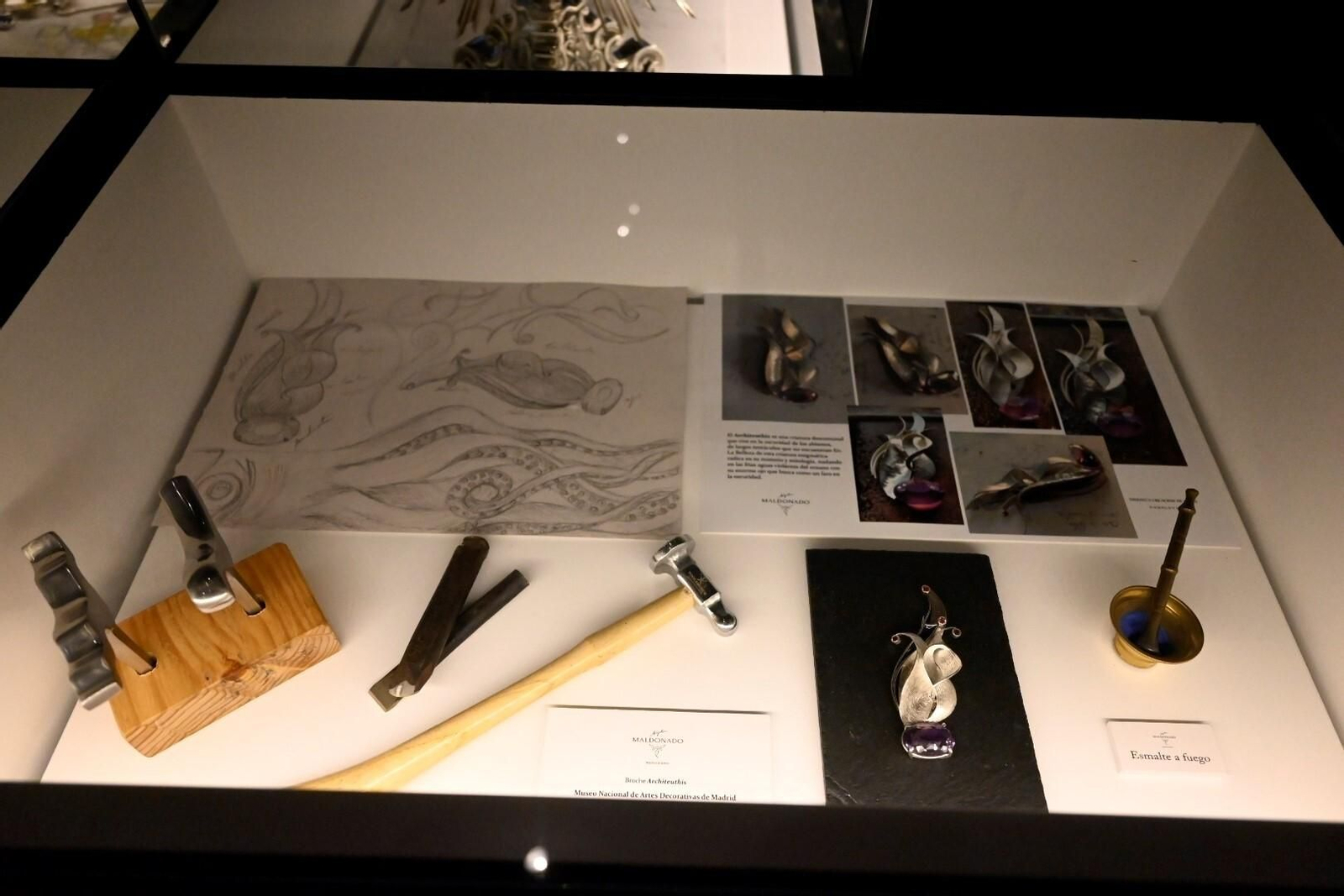 La exposición 'Todo lo que brilla' que recorre la joyería de Córdoba, en imágenes