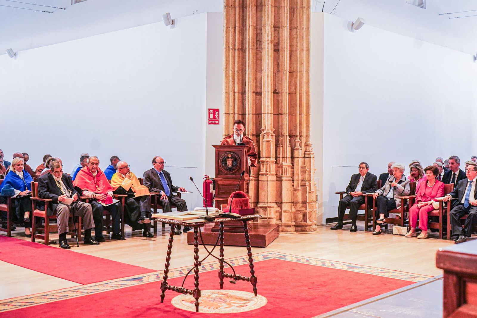 Así se ha convertido Miguel Giménez Yanguas en doctor honoris causa por la Universidad de Granada