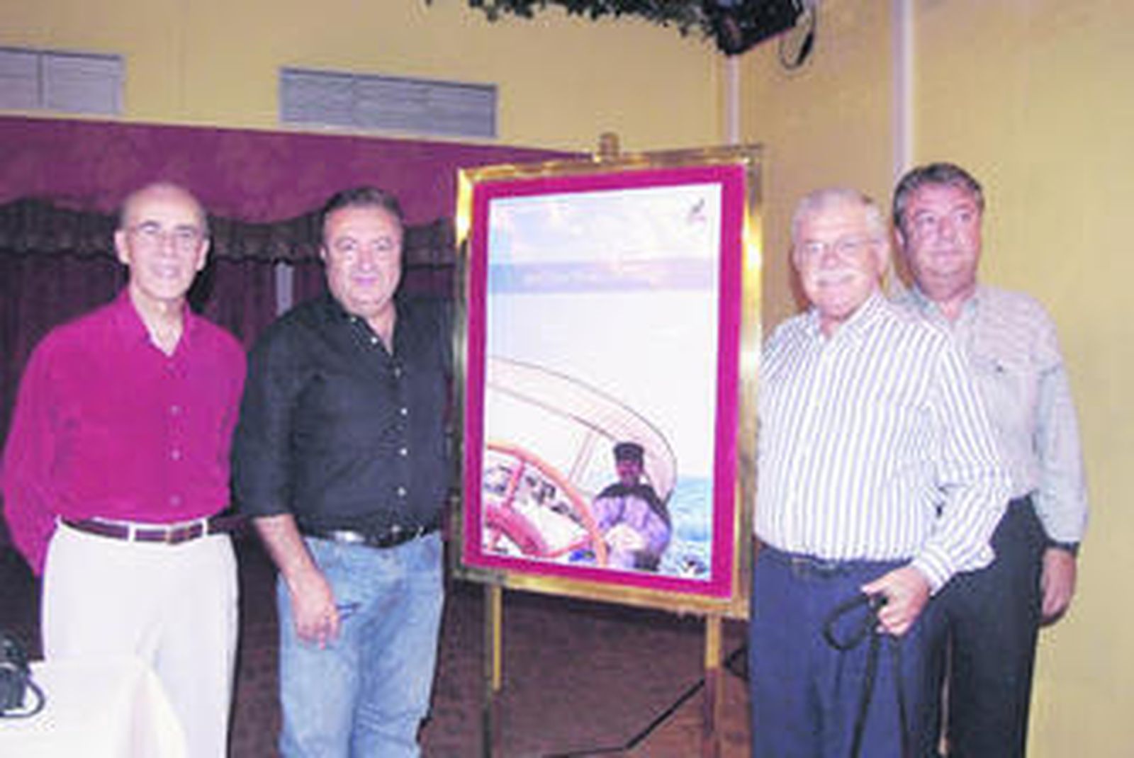 Federico Orozco, Chipo Martínez, Manuel y José María Requena con la portada del libro de Viciana.