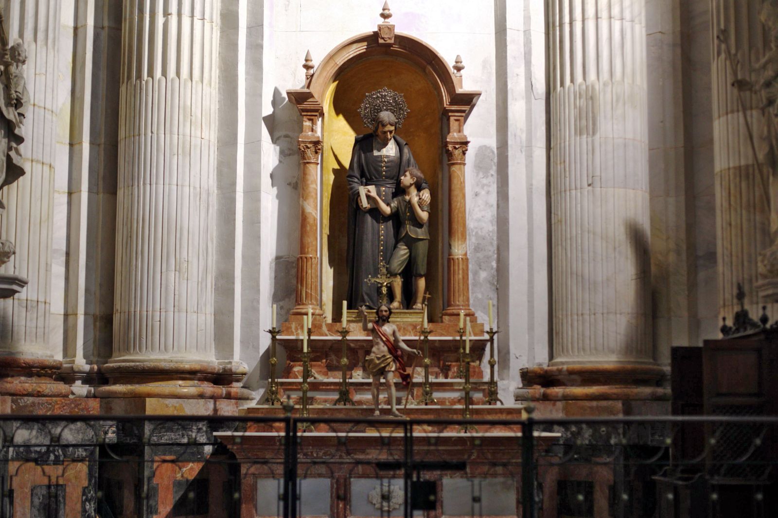 La imagen de San Juan Bautista de La Salle que se encuentra en la Catedral y saldrá en procesión el 17 de mayo.