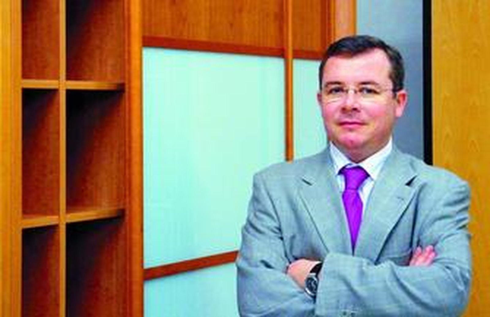 Daniel Polanco, director general del grupo. Arriba a la izquierda, la nueva imagen corporativa.