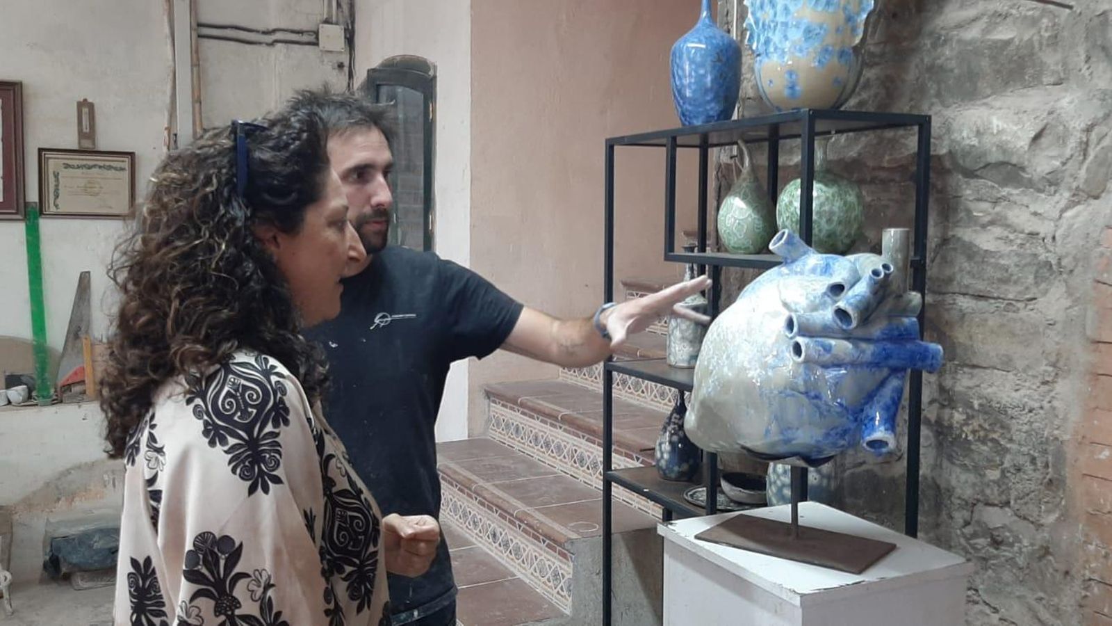 La delegada en su visita al taller de Góngora.