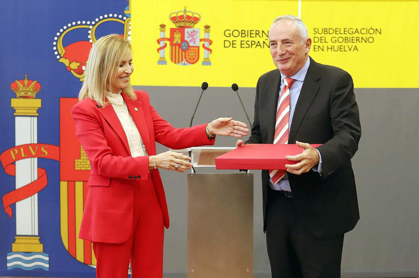 Imágenes del acto conmemorativo del 44 Aniversario de la Constitución Española y en el que se hace entrega al Real Club Recreativo de Huelva del decimotercer Premio Martín Alonso Pinzón a los Valores Constitucionales
