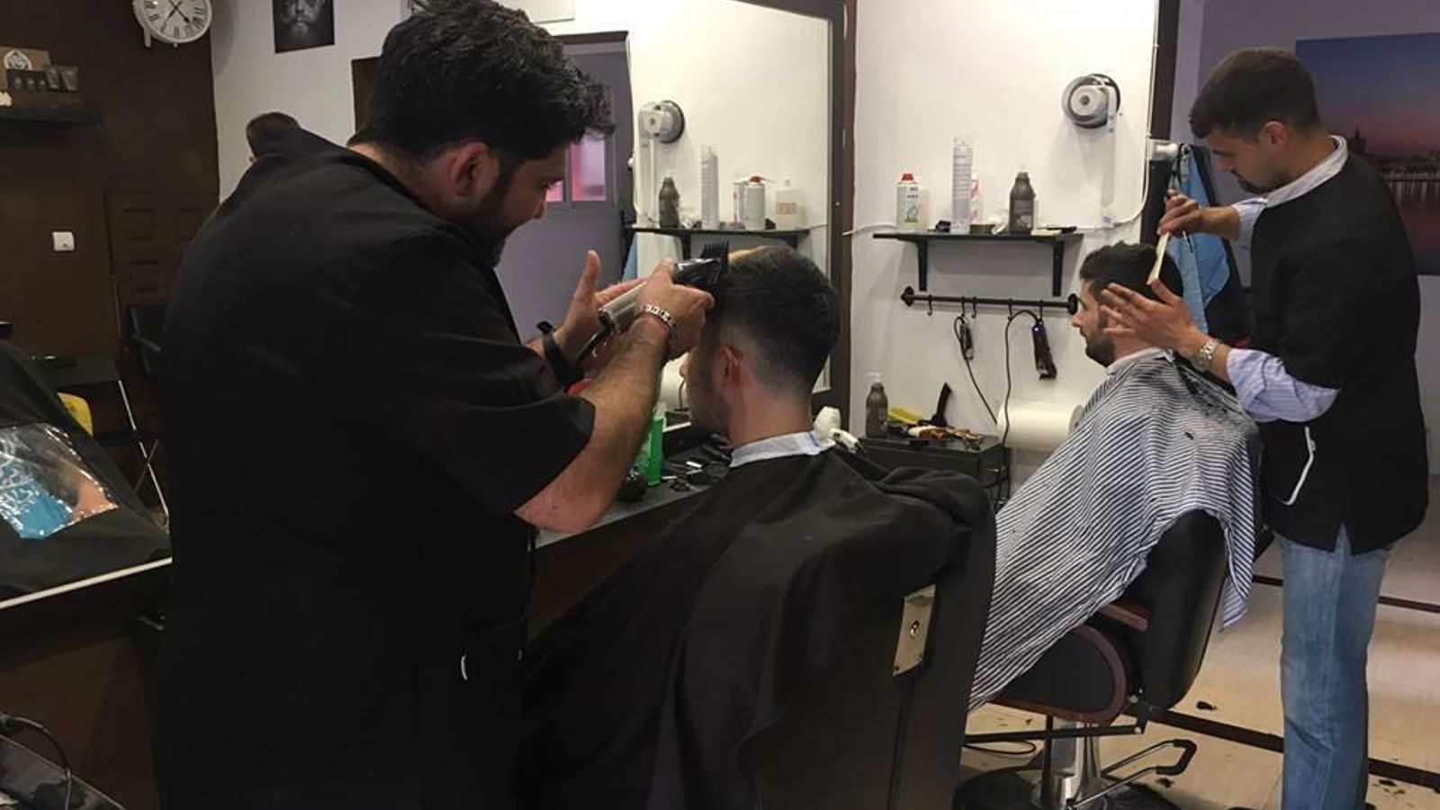 En Barbería Echeverría trabajan numerosos profesionales entre los que elegir.