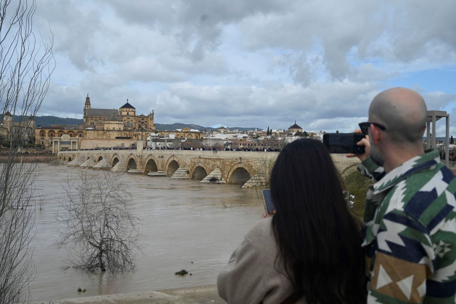 El Puente Romano de Córdoba reabre tras el temporal, en fotos