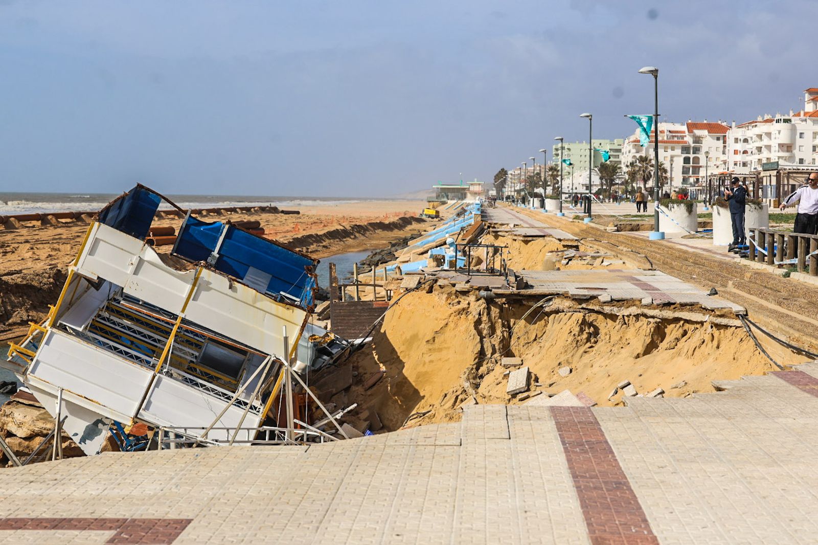 Fotografías del aporte de arena a la playa de Matalascañas