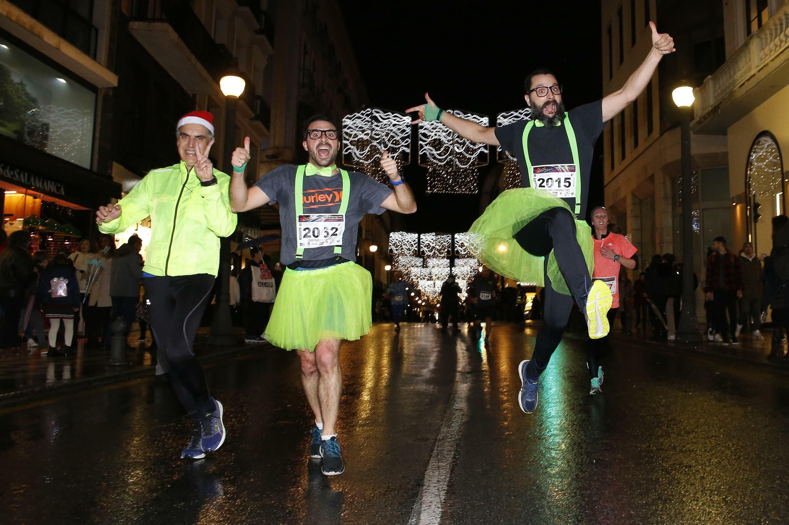 Las imágenes de los mejores disfraces en la Carrera de la Suerte de Granada