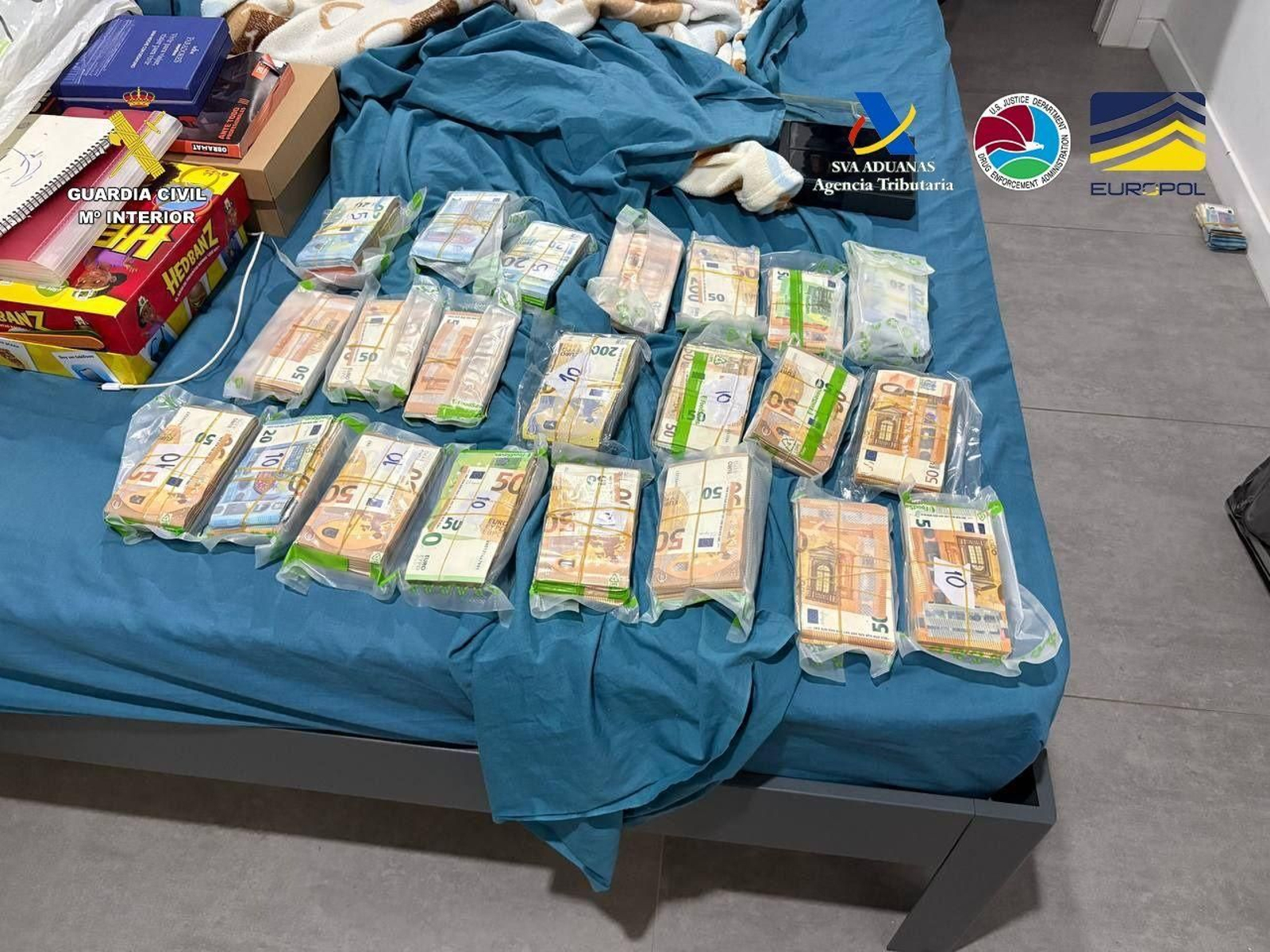 Dinero requisado en el desmantelamiento de una red criminal que operaba desde Canarias.