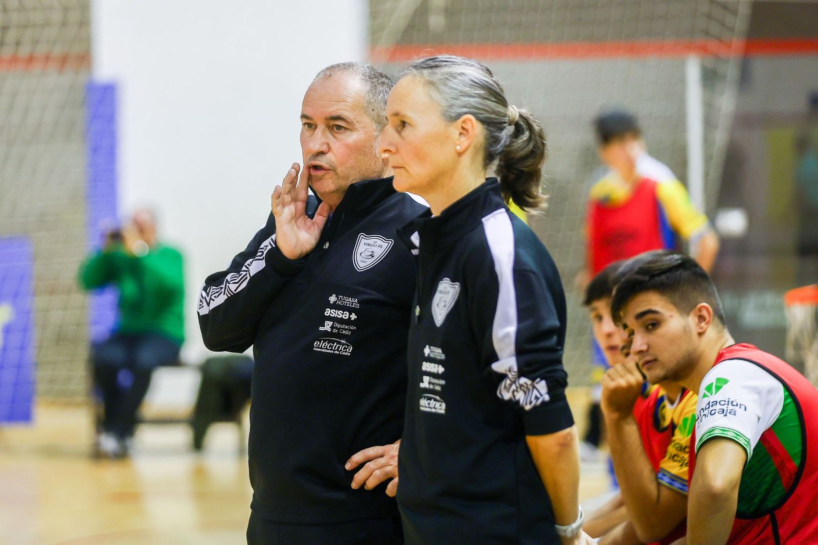 Juan Carlos Gálvez y Déborah Fernández, a pie de pista.