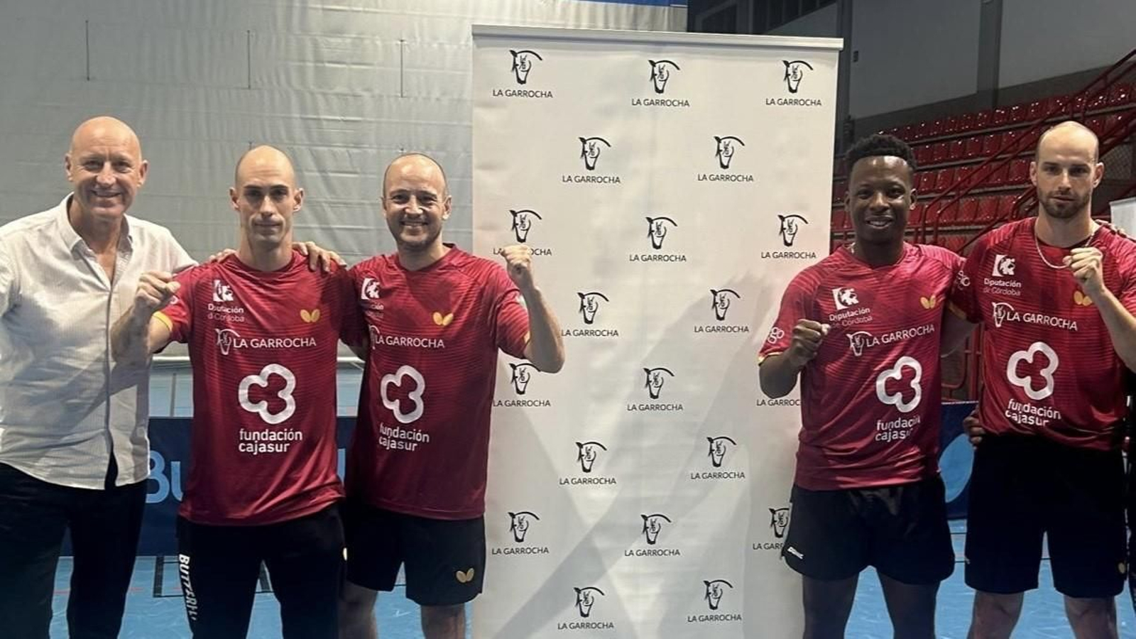 Los palistas del Cajasur Priego celebran su triunfo sobre el Alicante TM.