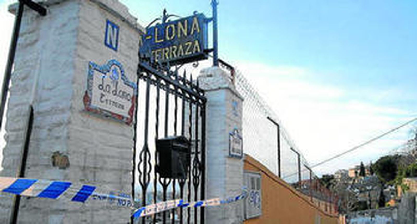 Puerta de entrada al carmen donde fue hallada muerta la mujer.