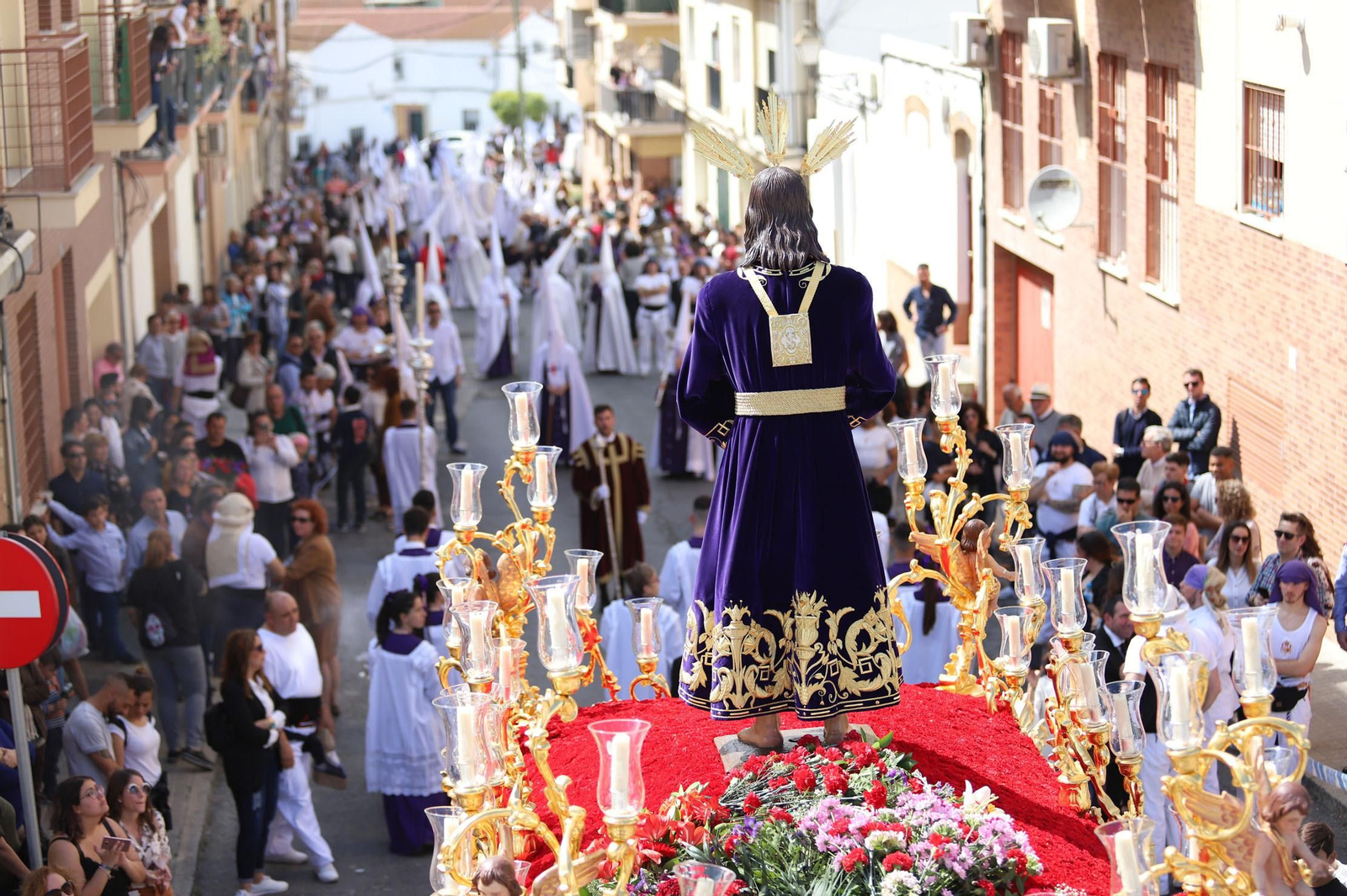 Imágenes del recorrido de la Hermandad del Cristo Cautivo de Huelva