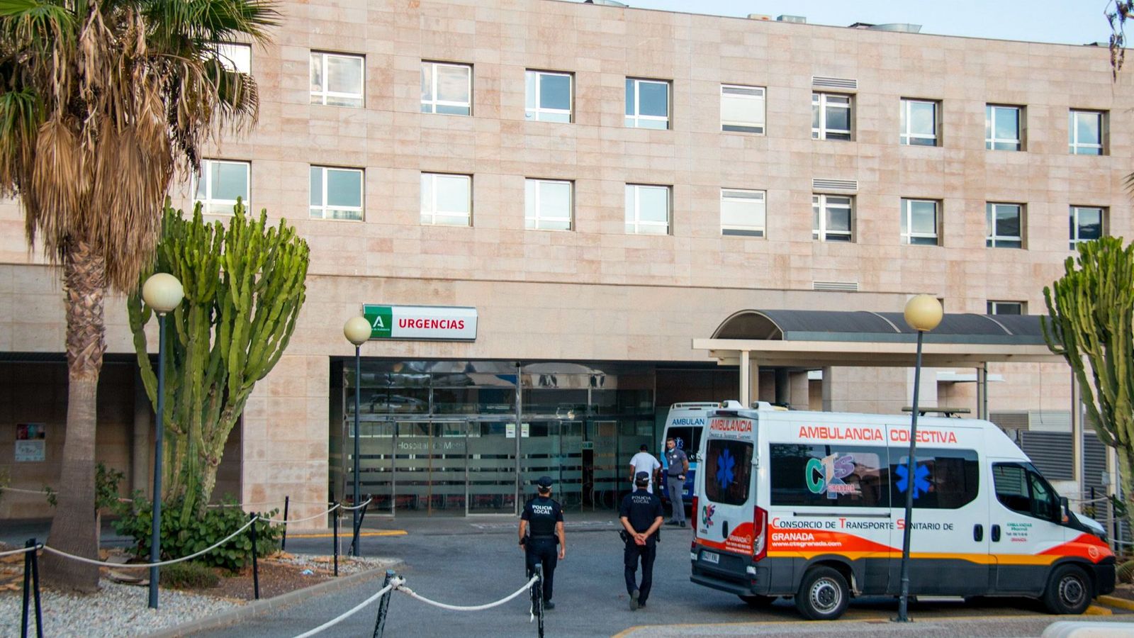 Entrada de urgencias del Hospital  Santa  Ana  de  Motril , en Granada | Imagen de archivo