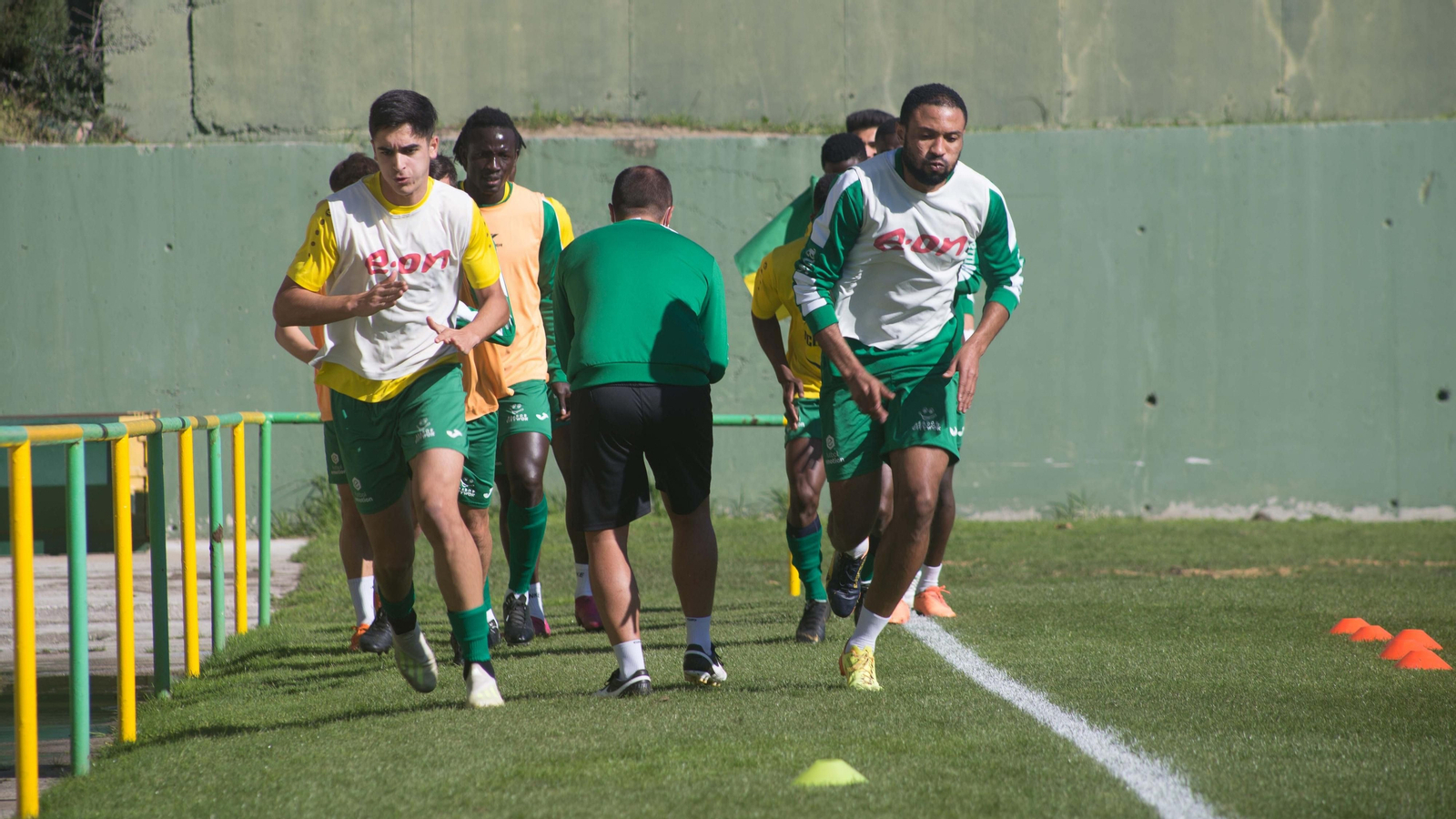 Ussama y Ekedo, al frente, en un entrenamiento en el San Rafael.