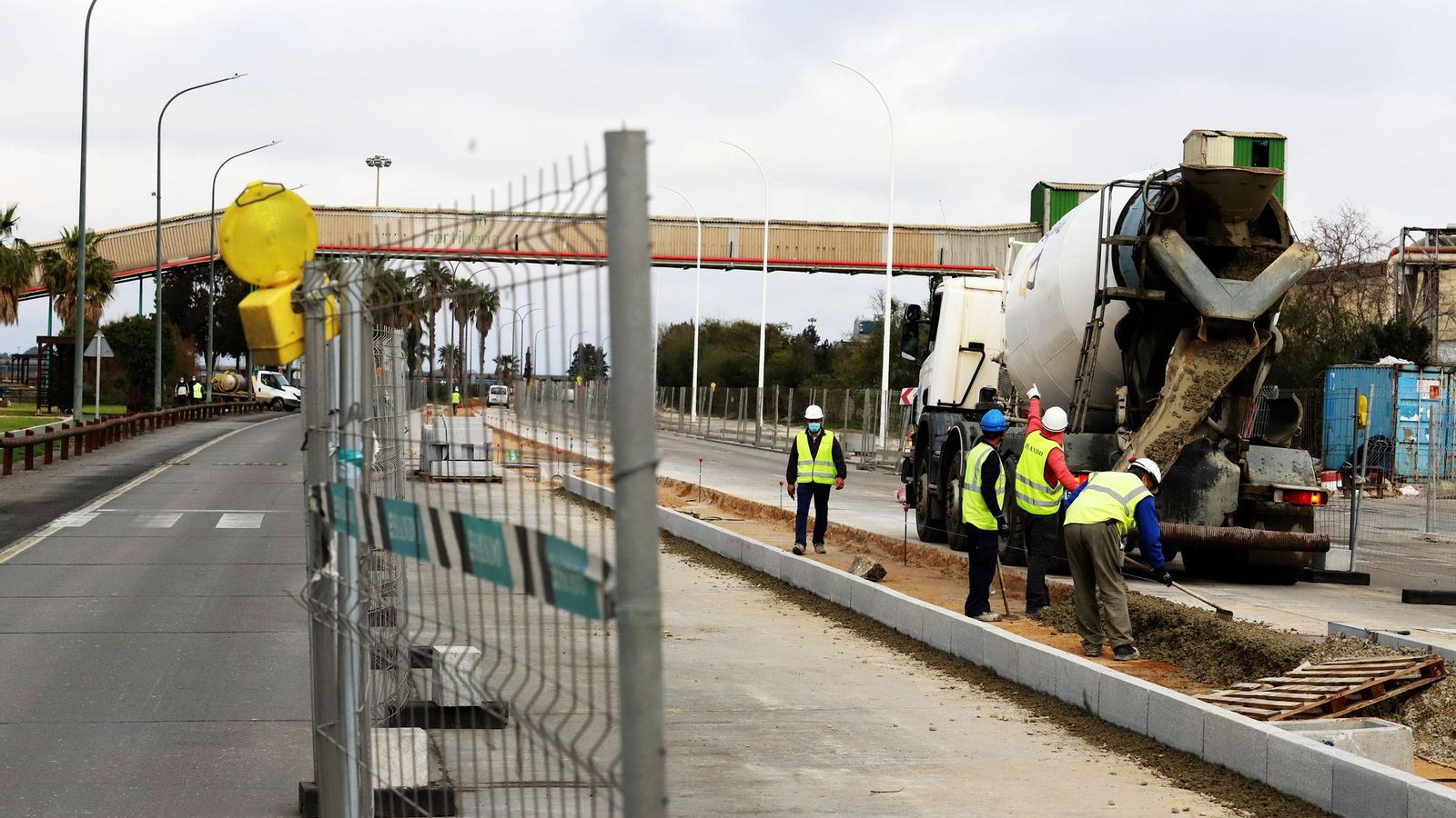 Tramo en obras próximo a las instalaciones de Fertiberia.