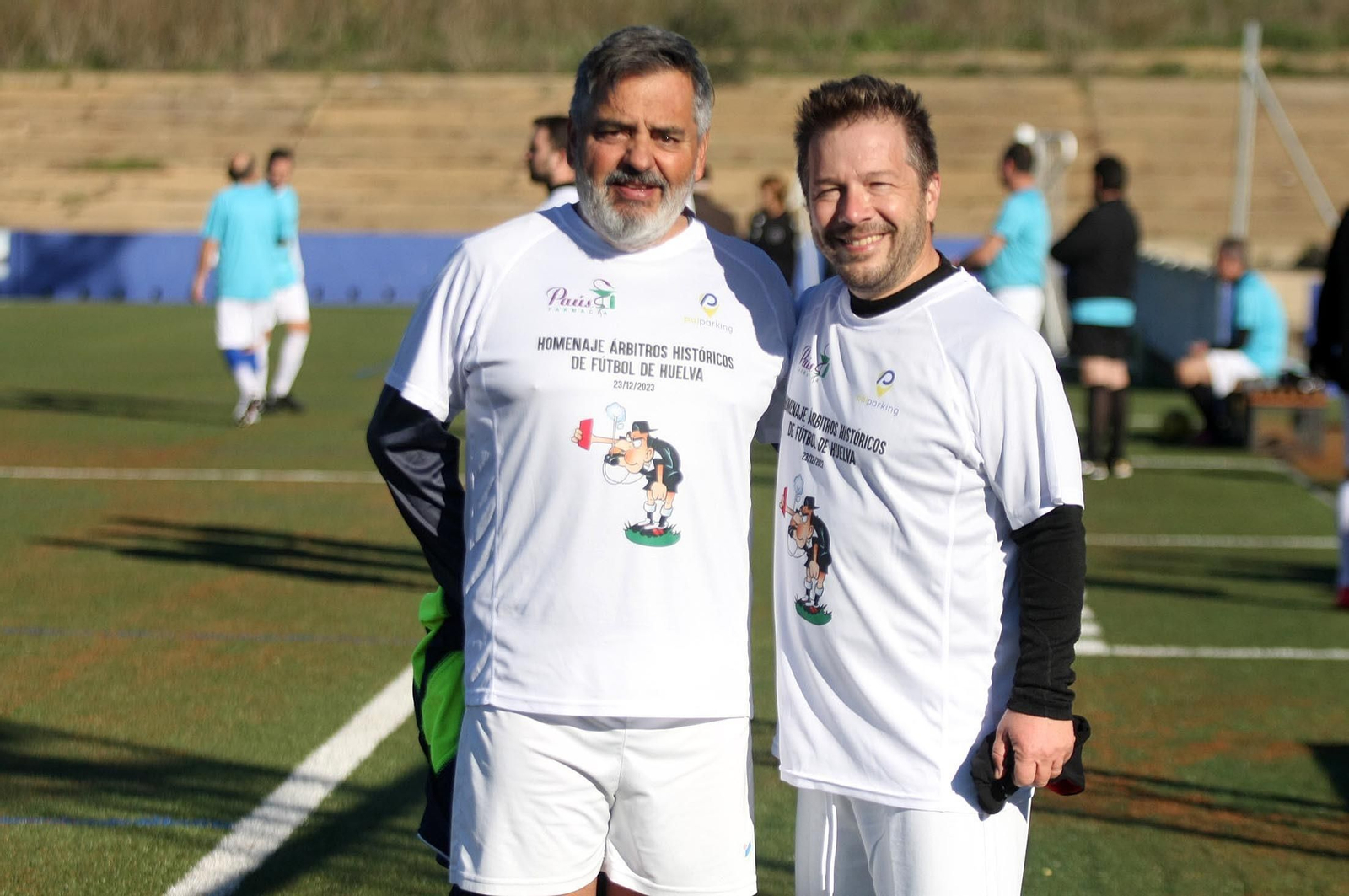 Imágenes del partido homenaje a los árbitros históricos de fútbol de Huelva