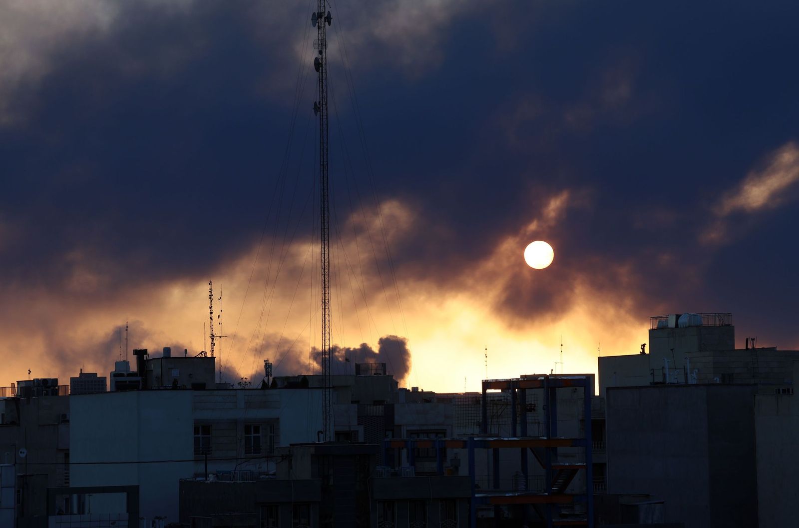 Las fotos de los bombardeos en Irán y Líbano