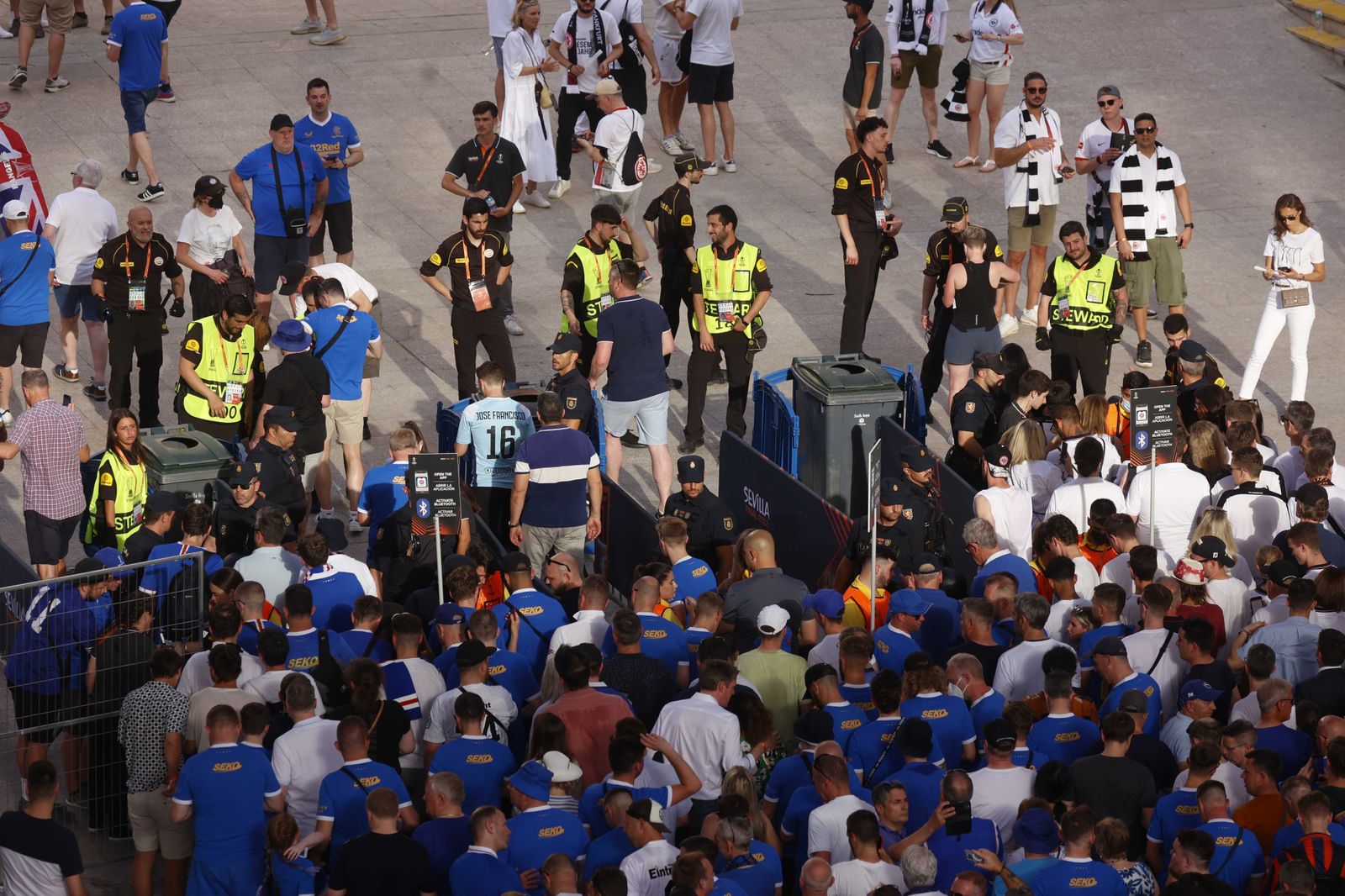 Blindaje policial en los accesos al Sánchez Pizjuan