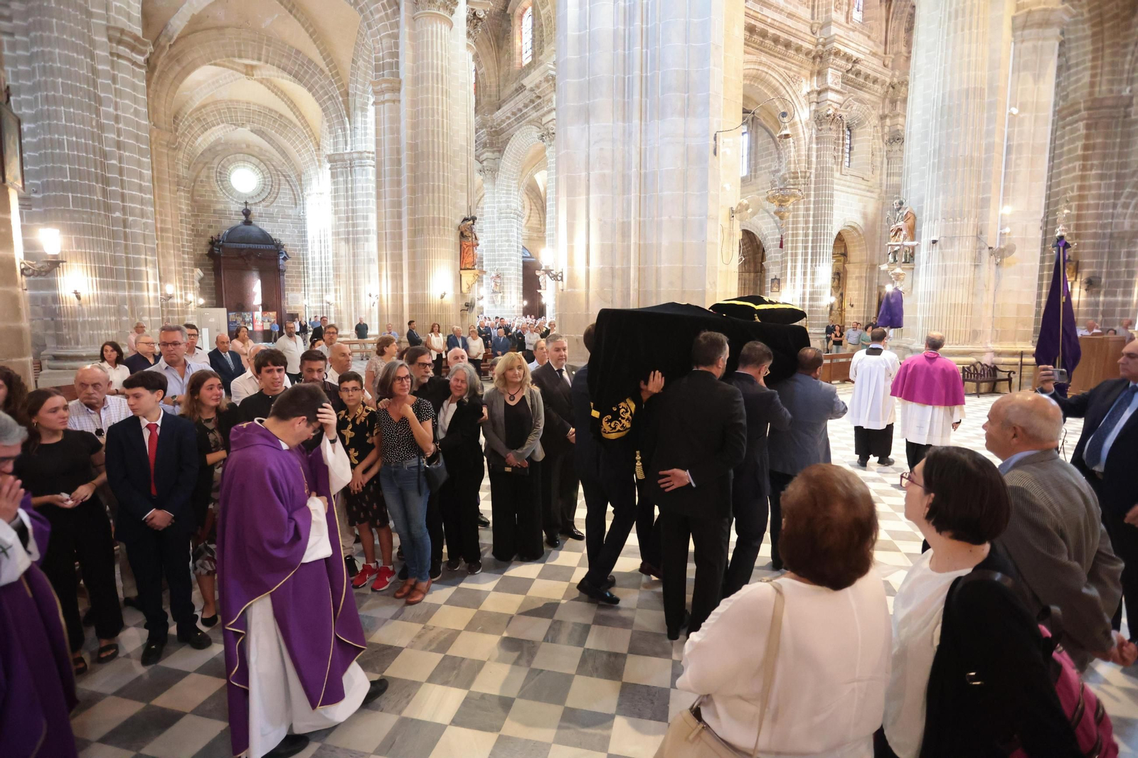 El funeral del periodista Andrés Luis Cañadas, en imágenes