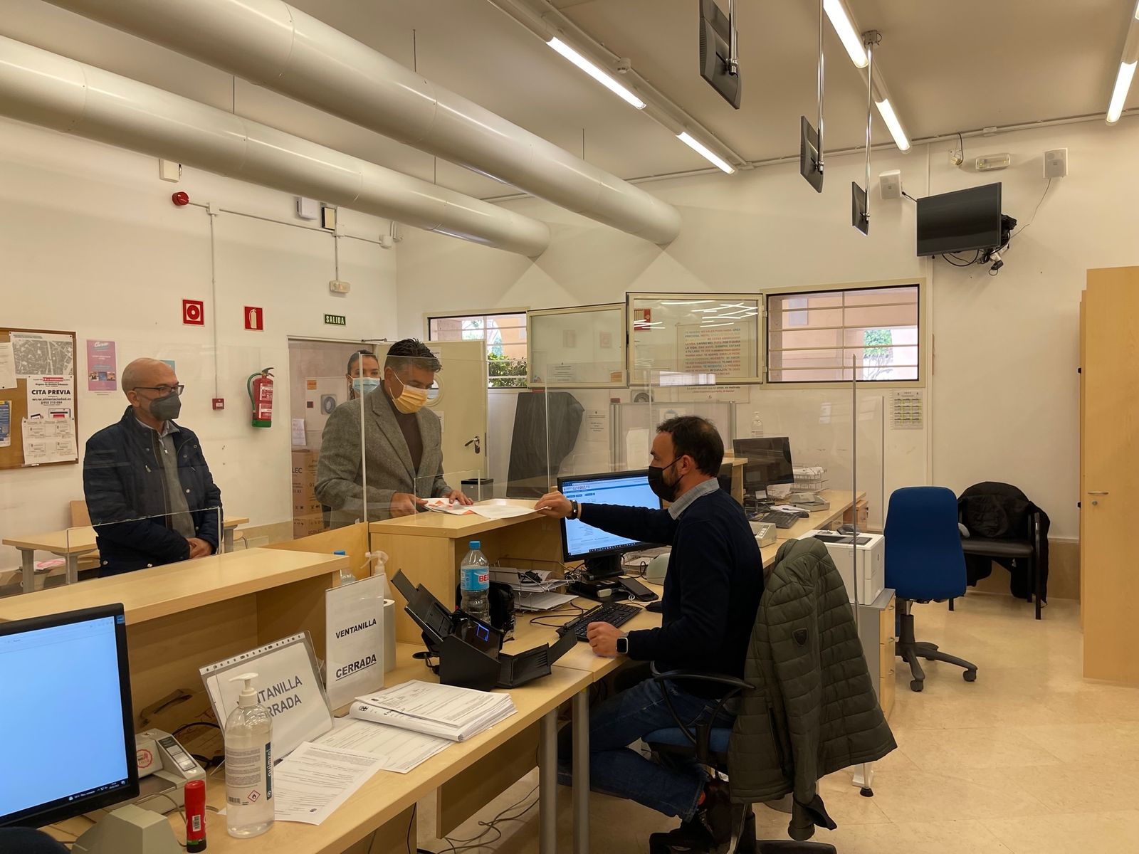 Miguel Cazorla en el registro municipal