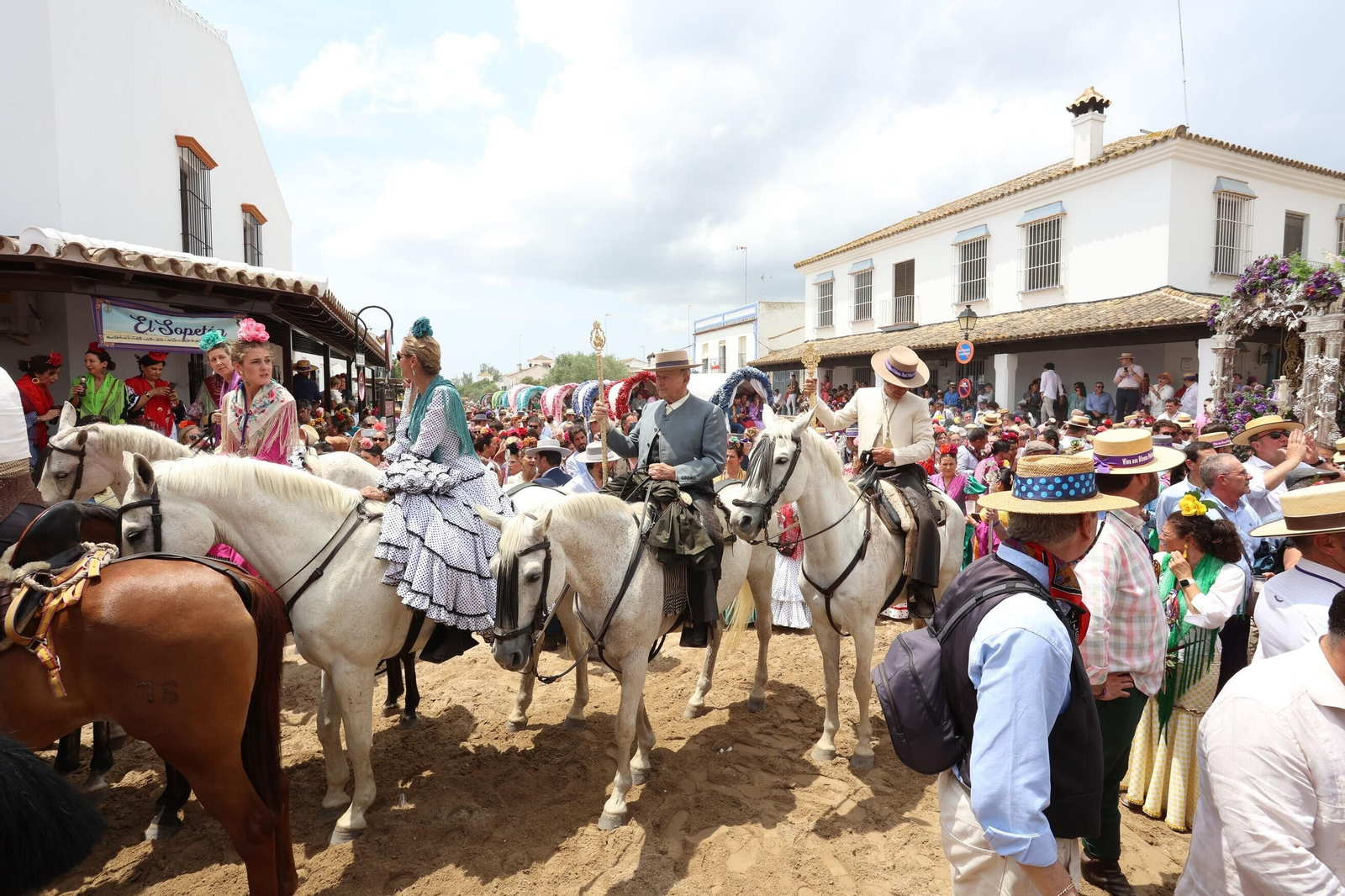 La Hermandad del Rocío de Jerez se presenta ante la Virgen