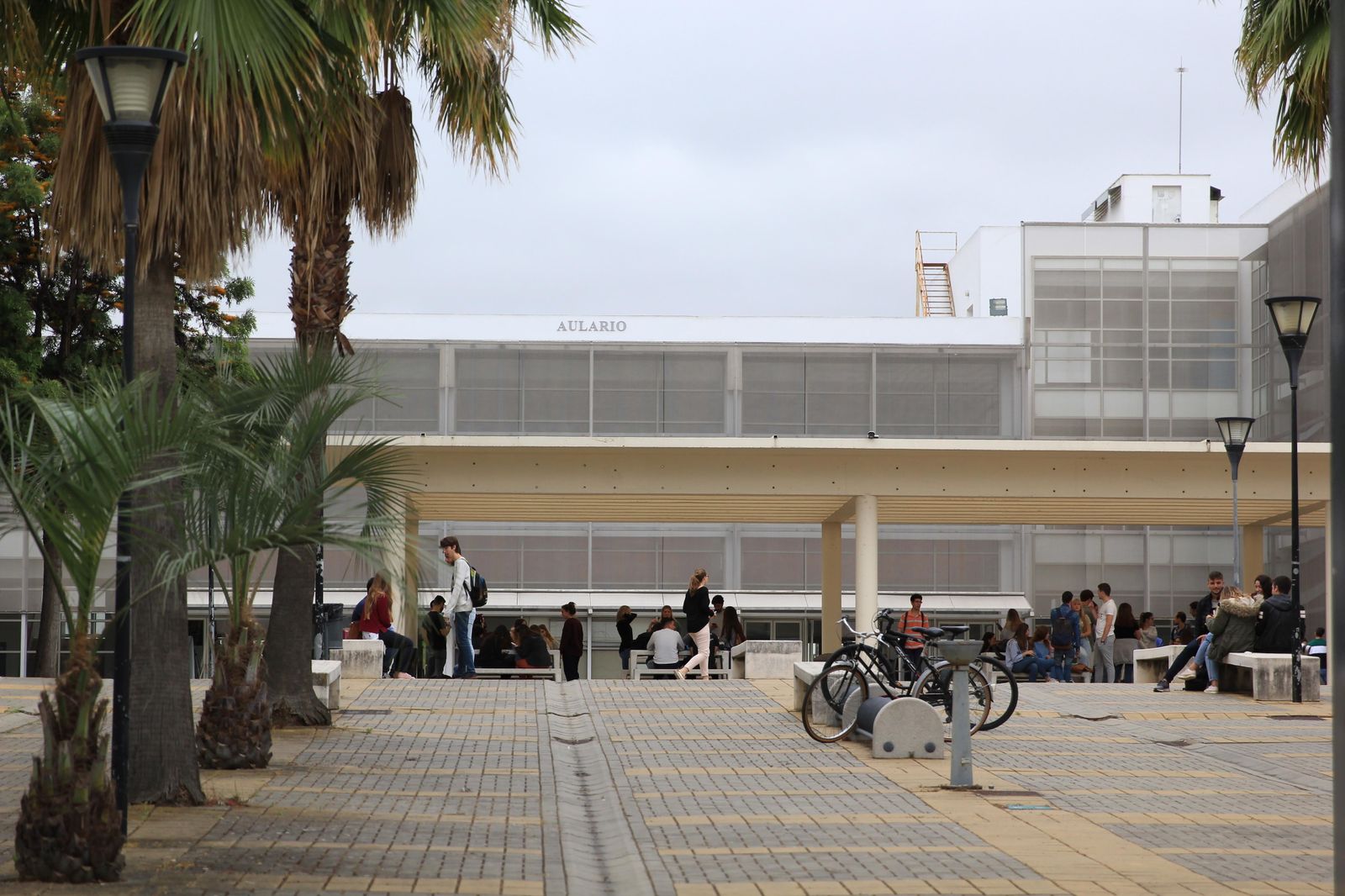 Vista panorámica del aulario y patio de Campus  de Jerez .