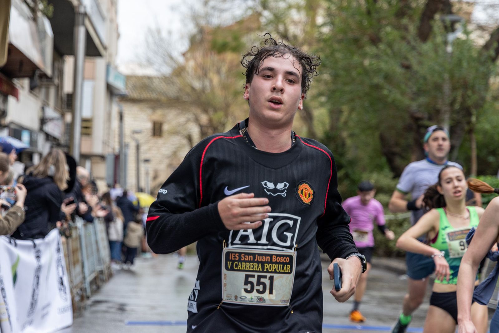 En imágenes: la lluvia no frena a más de un millar de corredores en la V Carrera Popular del IES San Juan Bosco (1)
