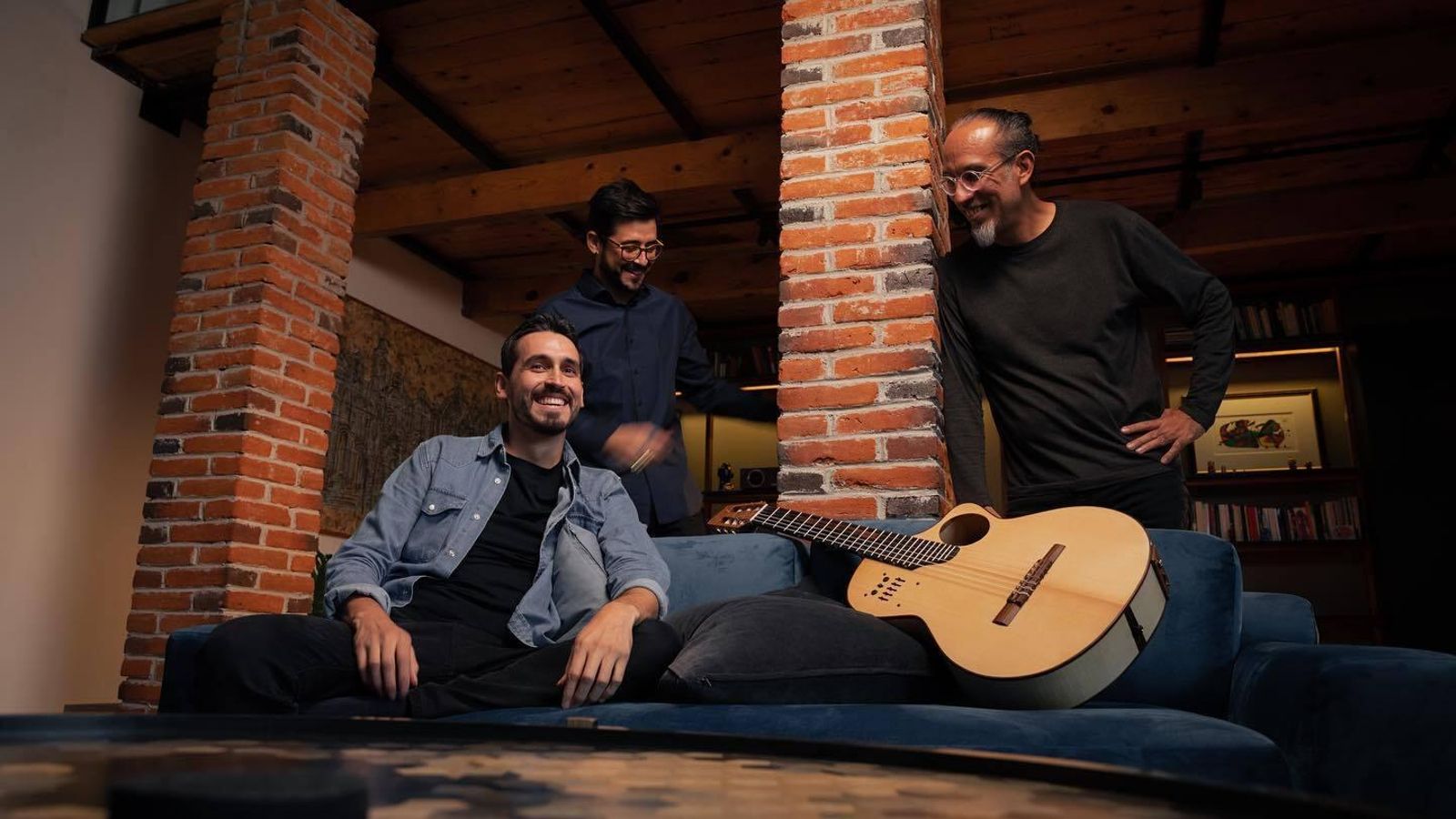 Cultura judía con instrumentos.