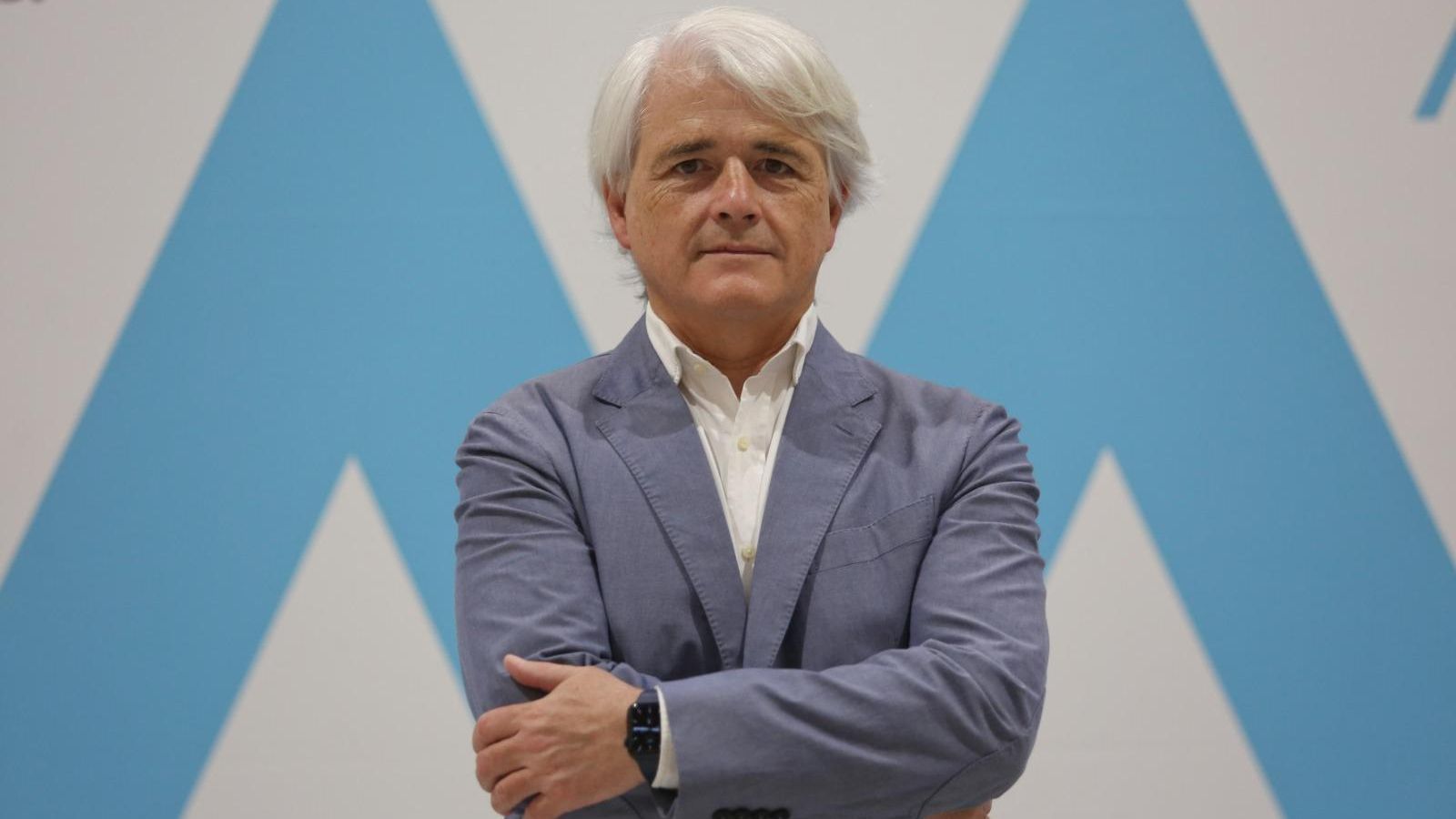 Salvador González posa frente a la nueva imagen corporativa del Colegio de Abogados de Málaga. Salvador González posa frente a la nueva imagen corporativa del Colegio de Abogados de Málaga.