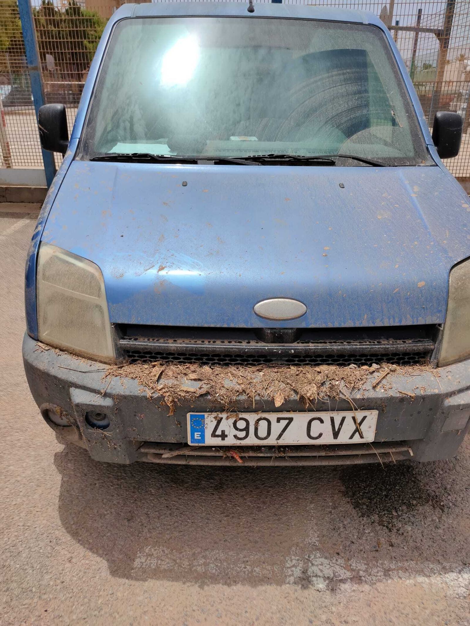 La avería en una tubería anega Sacaba de aguas fecales