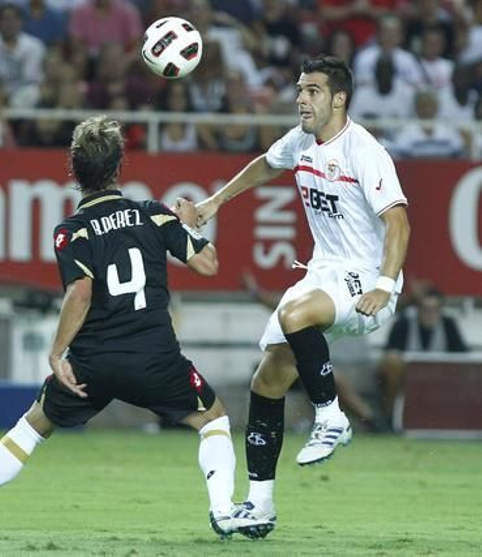 El Sevilla no puede superar al Deportivo de la Couruña en el Sánchez Pizjuán. / Antonio Pizarro