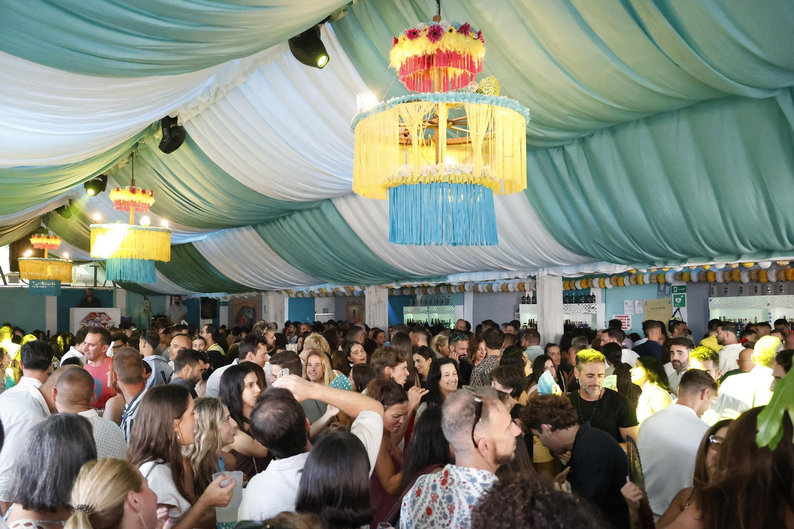 Búscate en las fotos del miercoles en la Feria de Tarifa 2025