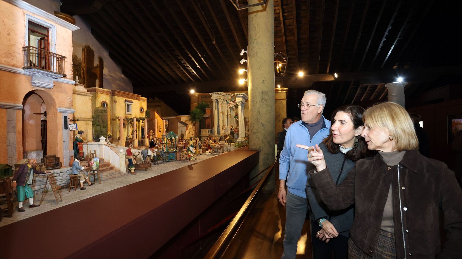 Imagen de la visita de la consejera Rocío Blanco al Museo del Belén en Jerez.