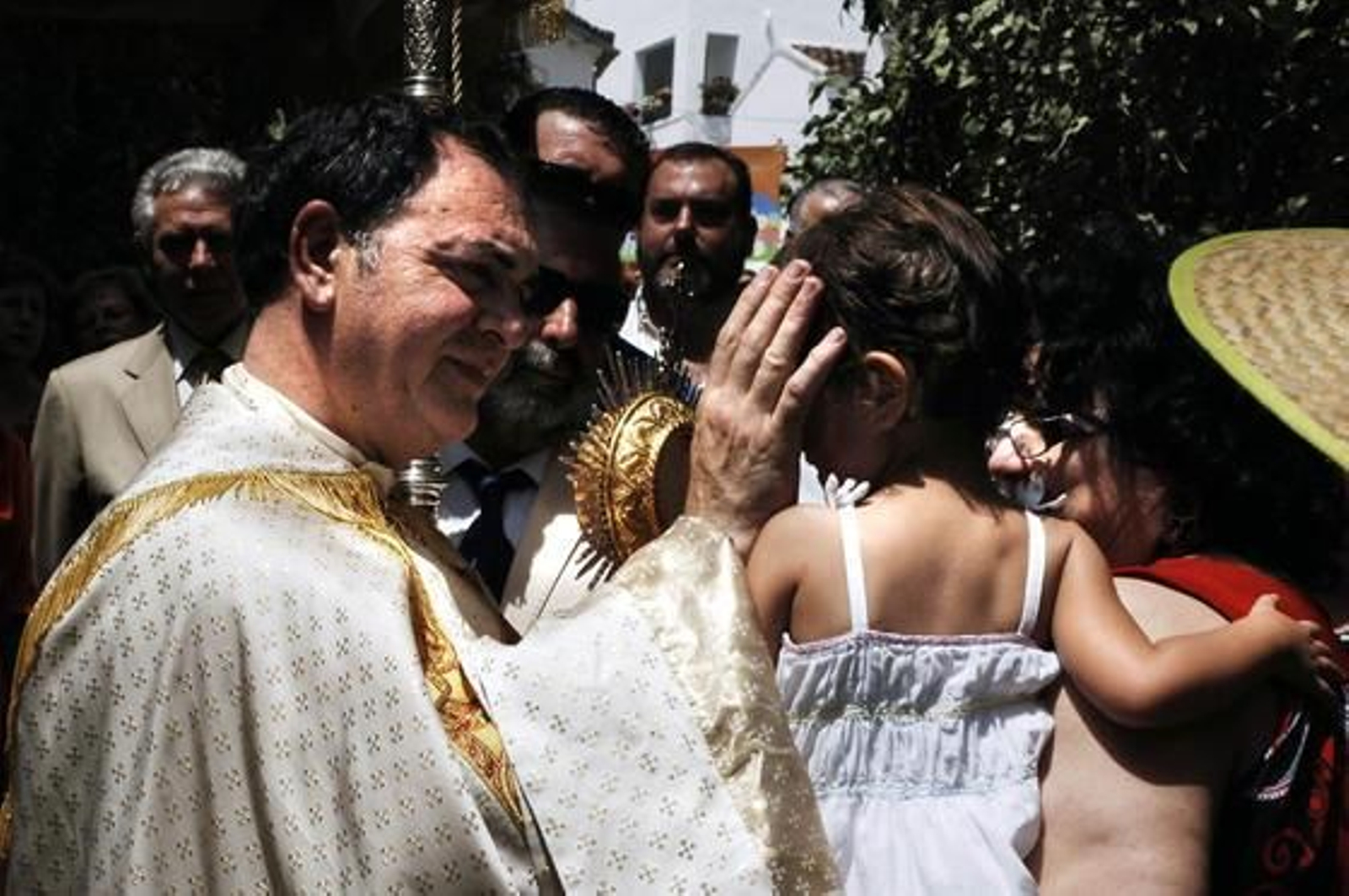 A pesar del caluroso día, ambas procesiones (declaradas de interés turístico) fueron seguidas por una gran cantidad de vecinos y visitantes. /Fotos: Ramón Aguilar

Foto: Ramon Aguilar