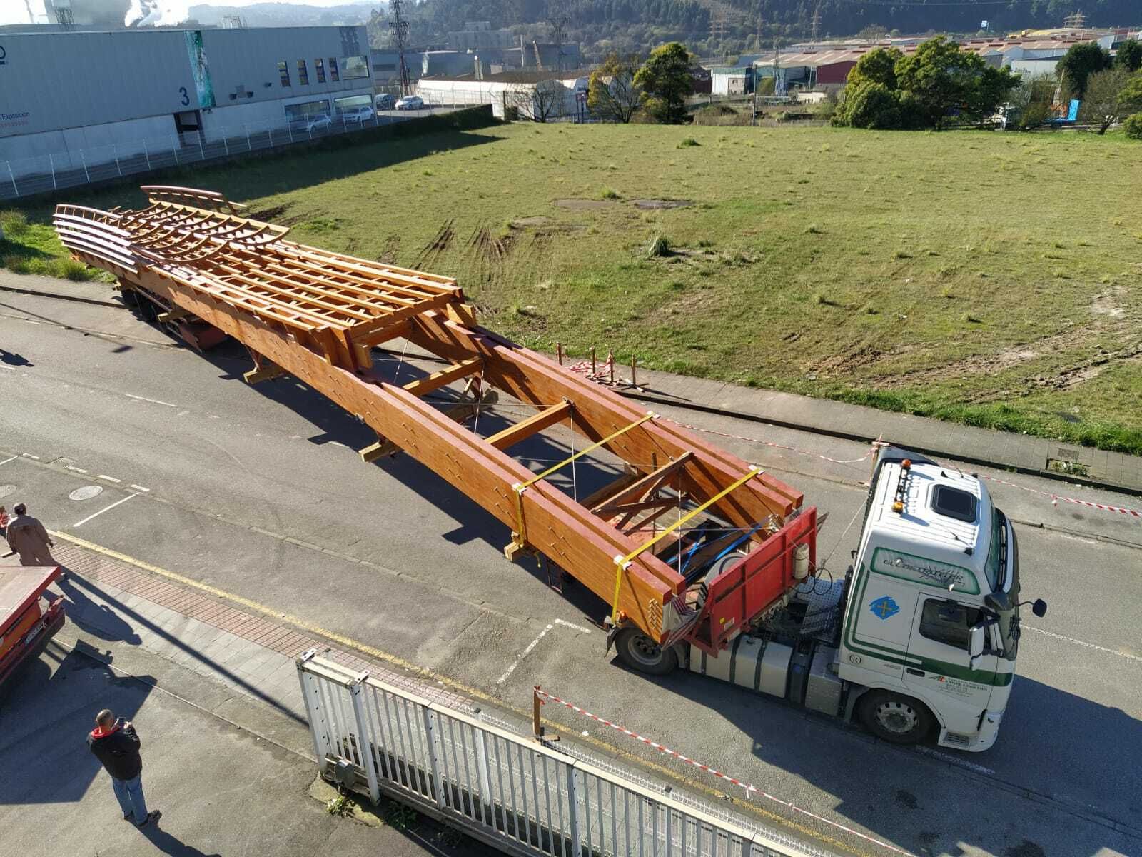 El último tramo de la pasarela a su salida de Asturias.