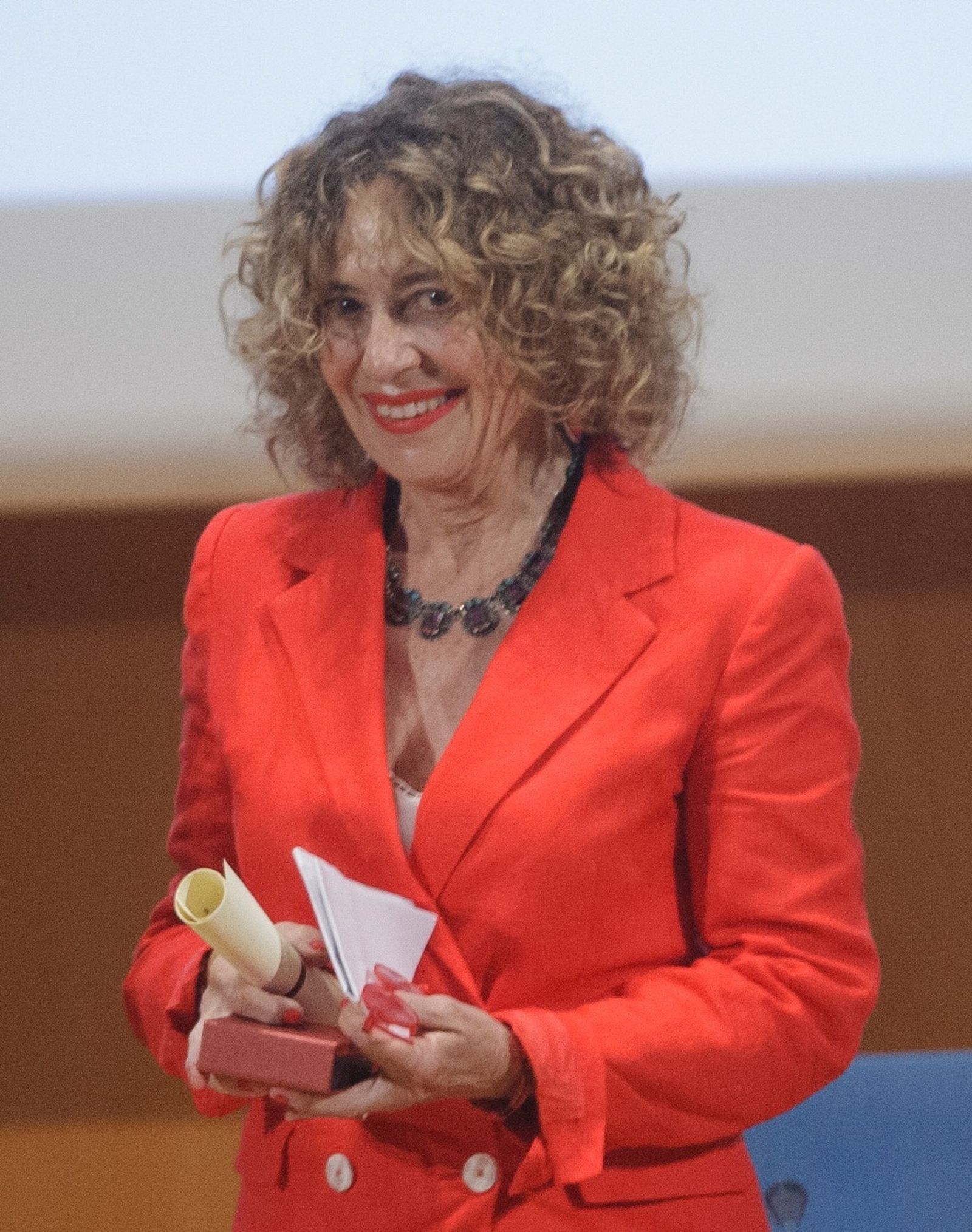 Tere Torres, tras recoger el título de Hija Adoptiva de Cádiz en 2022.